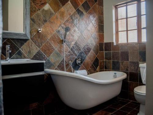 Standard King Room - Photo 2