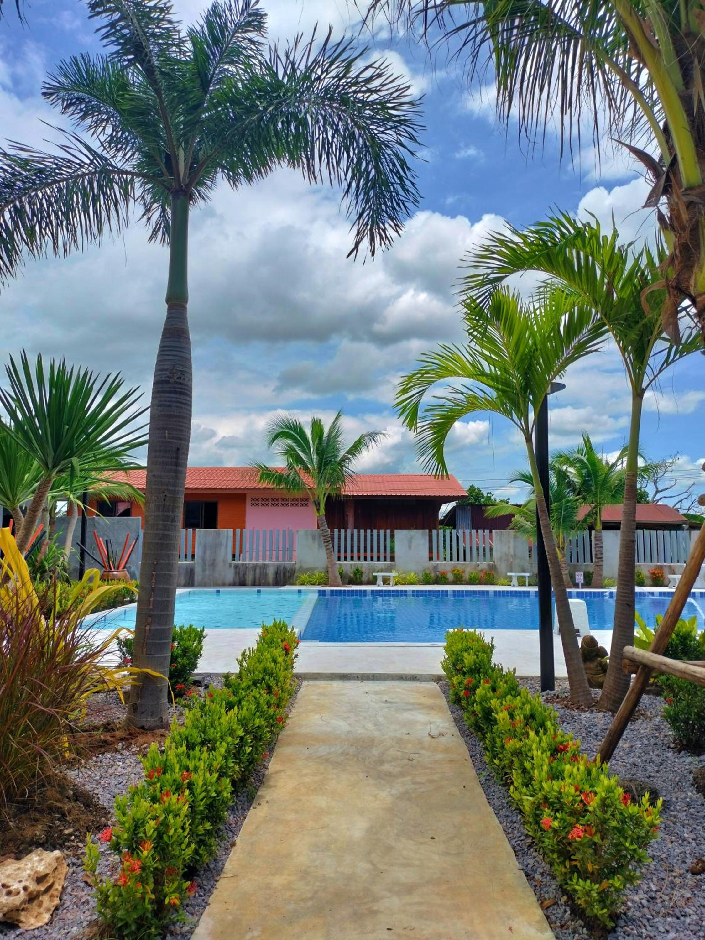 Deluxe Bungalow with Garden View - Photo 3