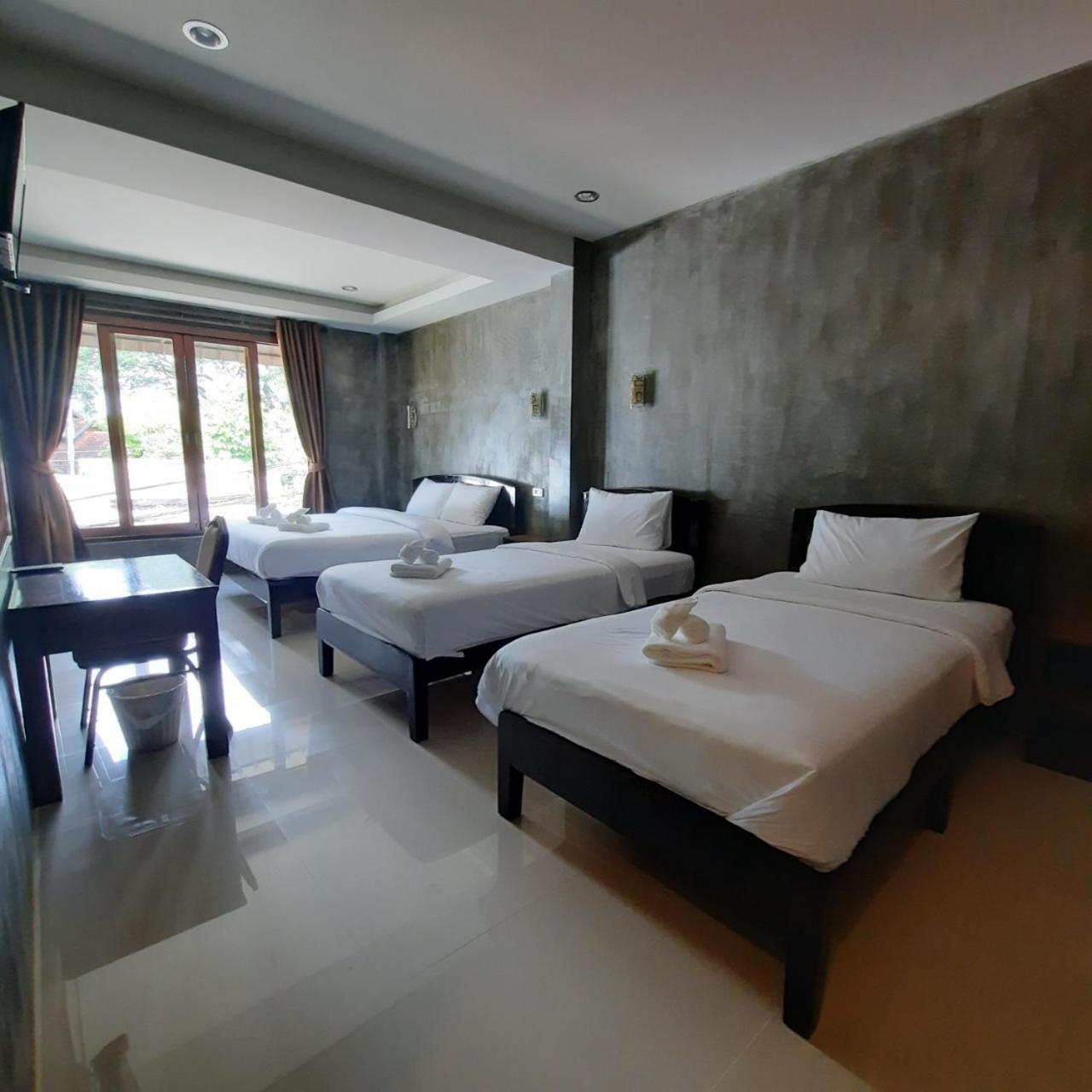 Deluxe Family Suite