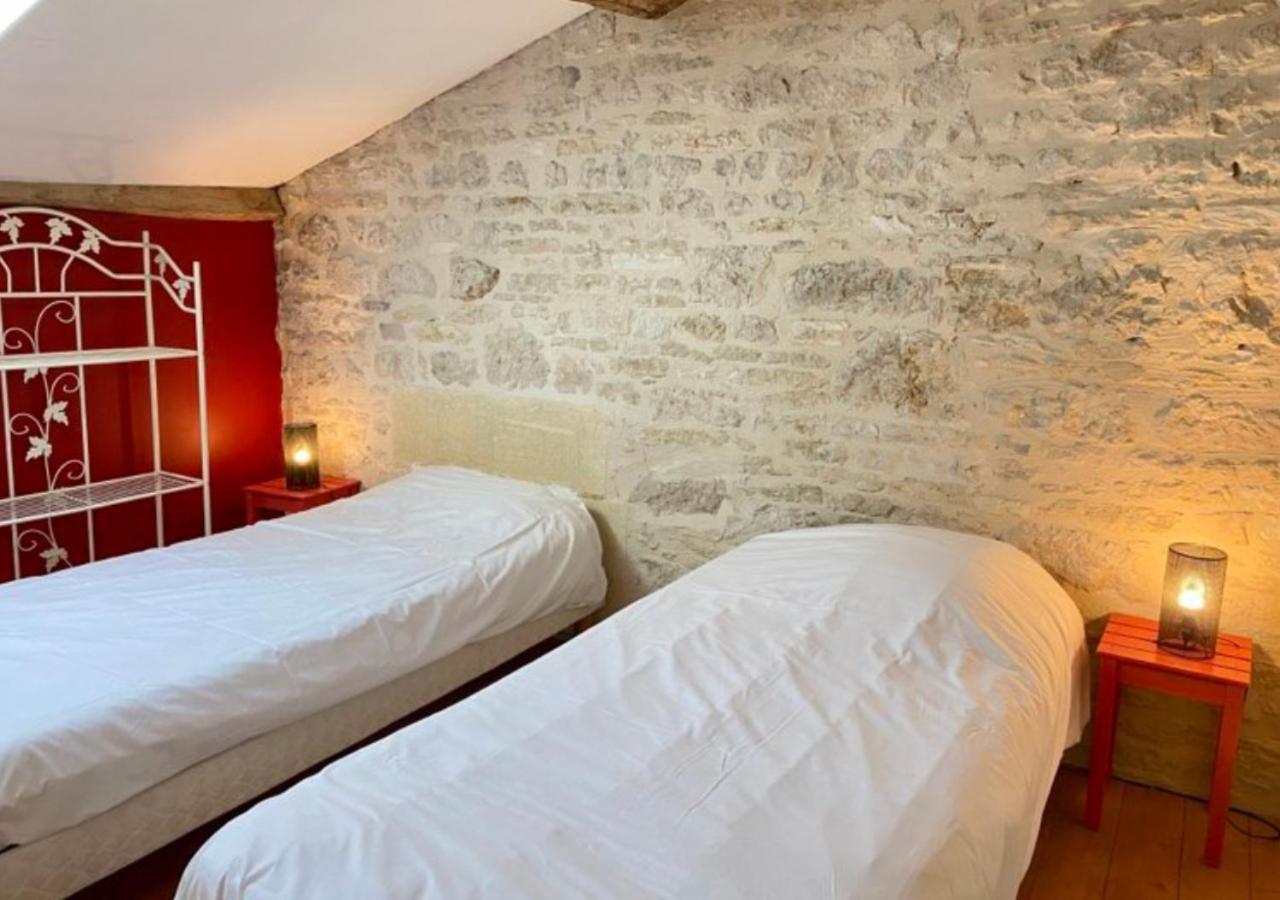 Comfort Two-Bedroom Apartment - Photo 9