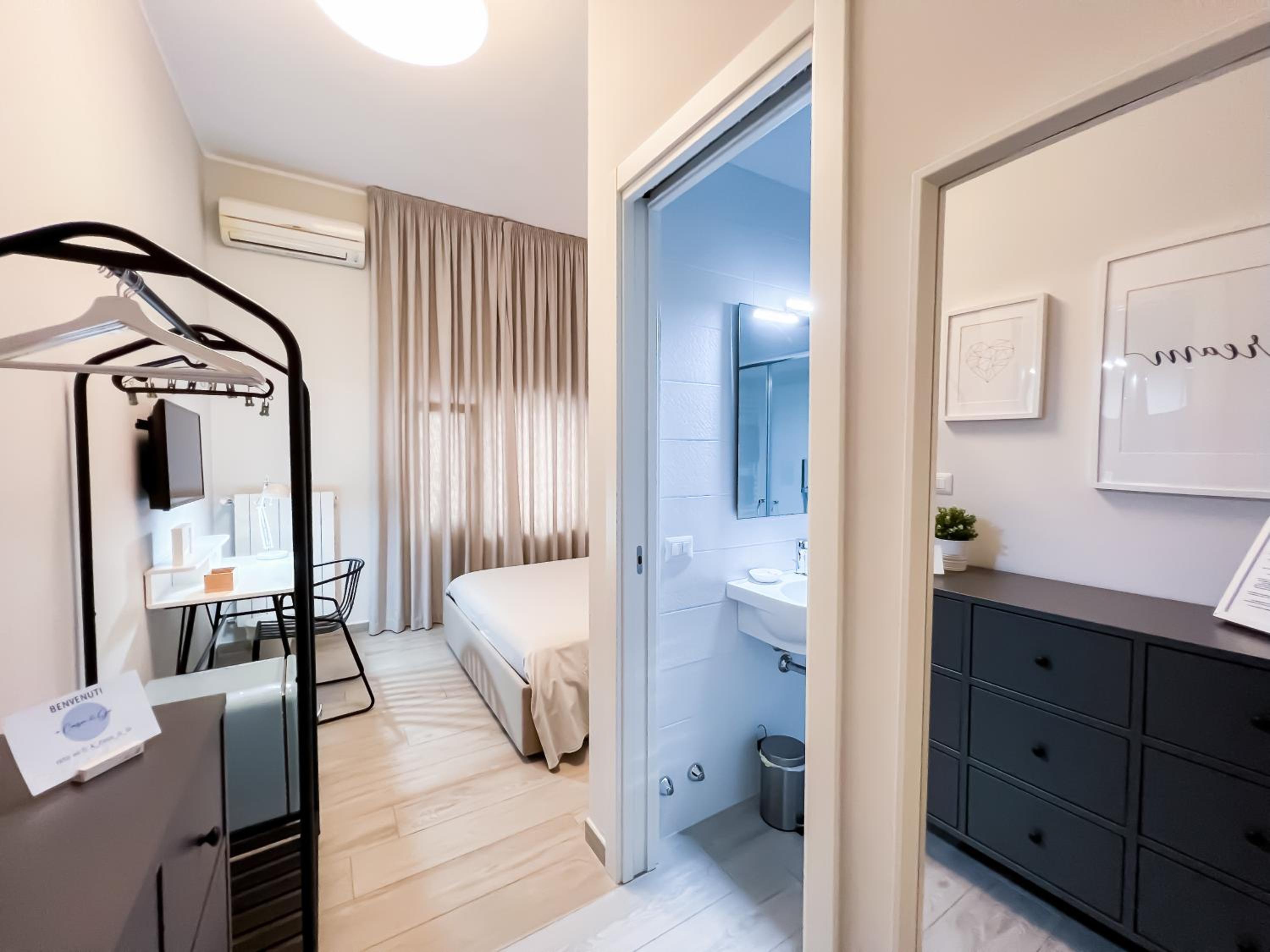 Double Room with Private Bathroom photo 2
