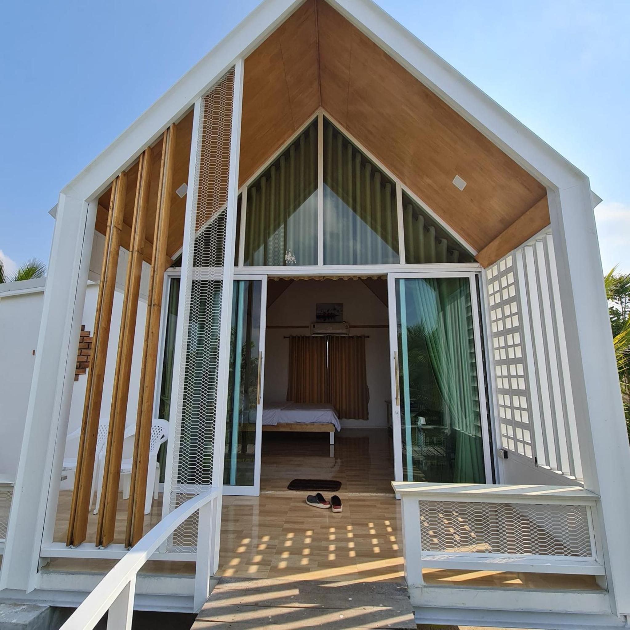 Double Room with Private Bathroom - Photo 2