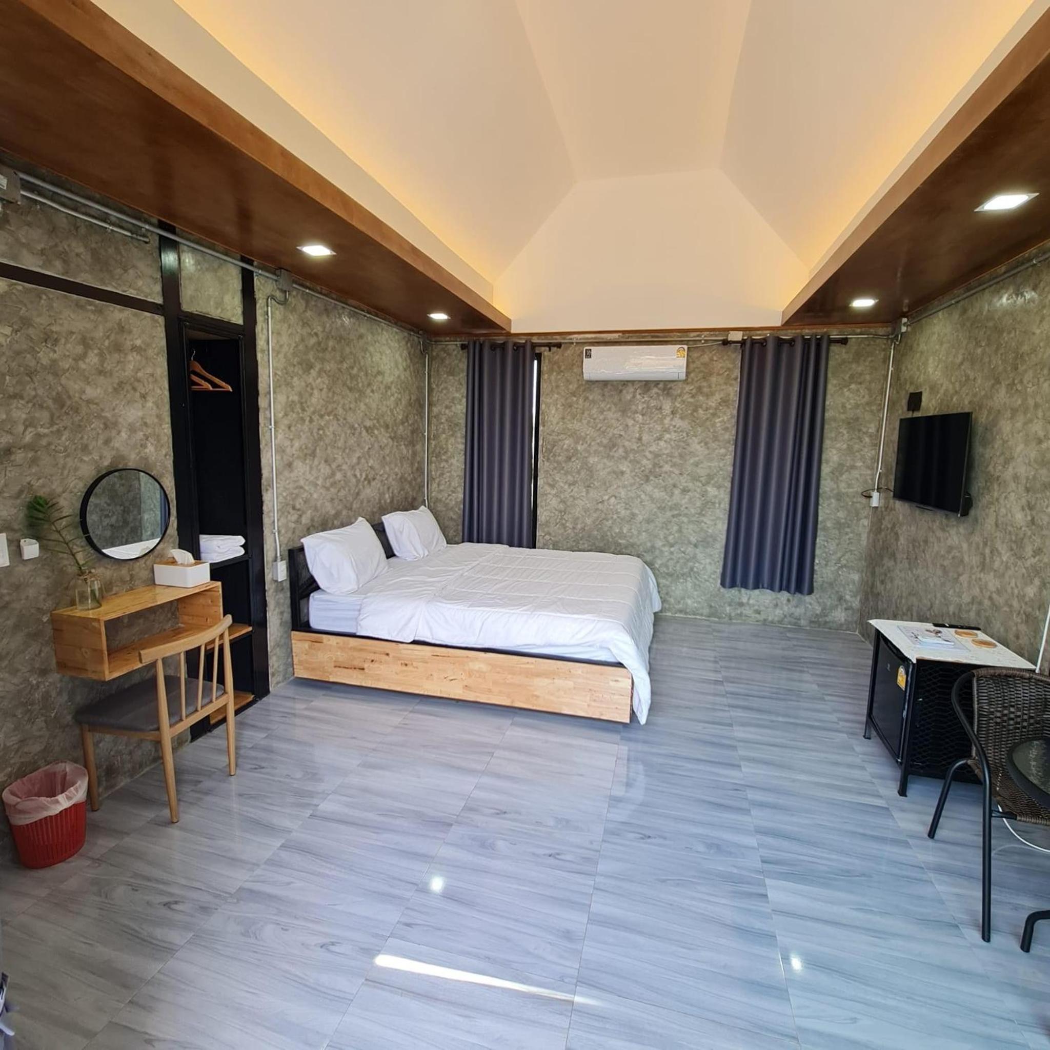 Double Room with Private Bathroom - Photo 4