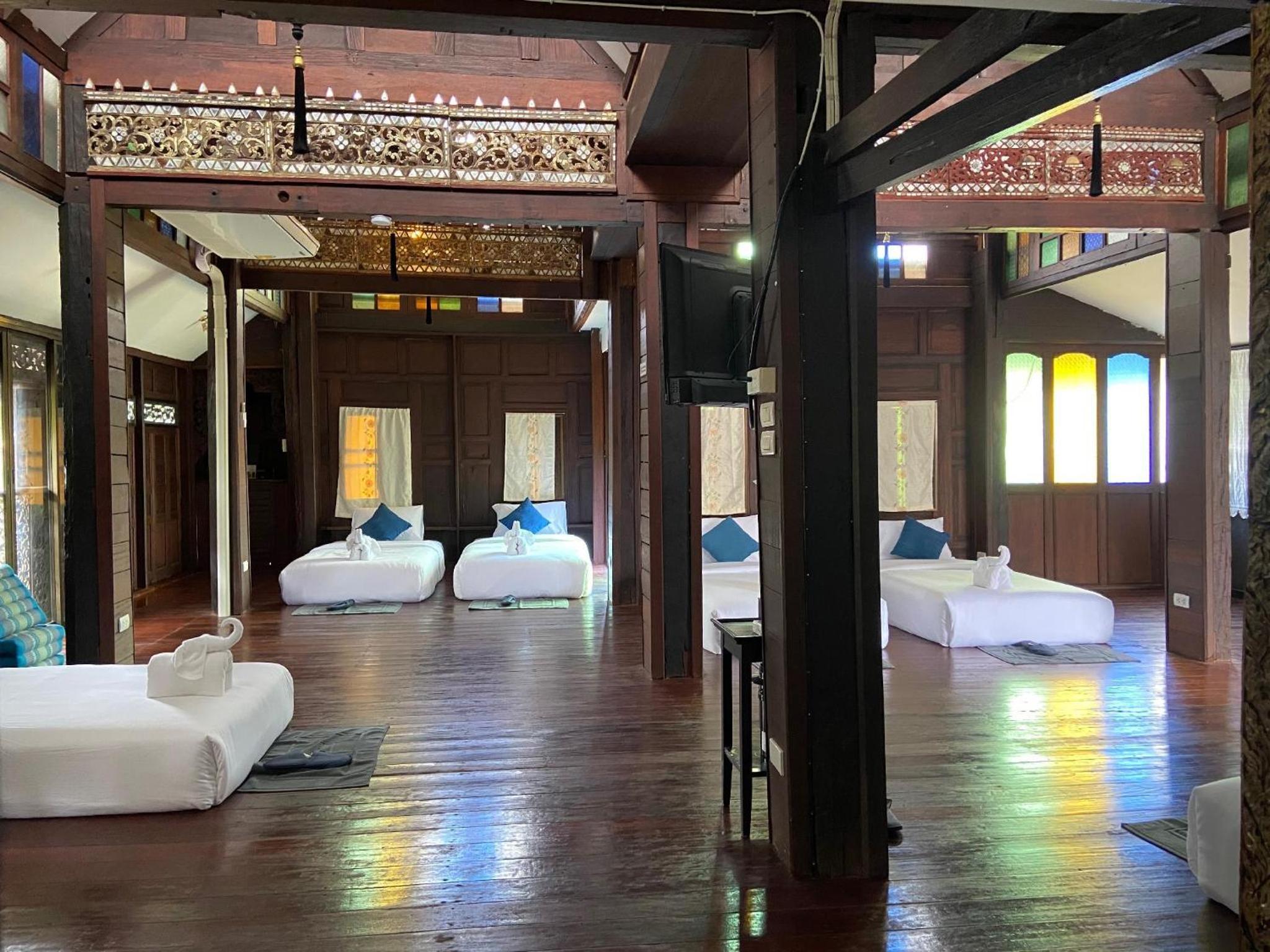 Bed in 6-Bed Mixed Dormitory Room