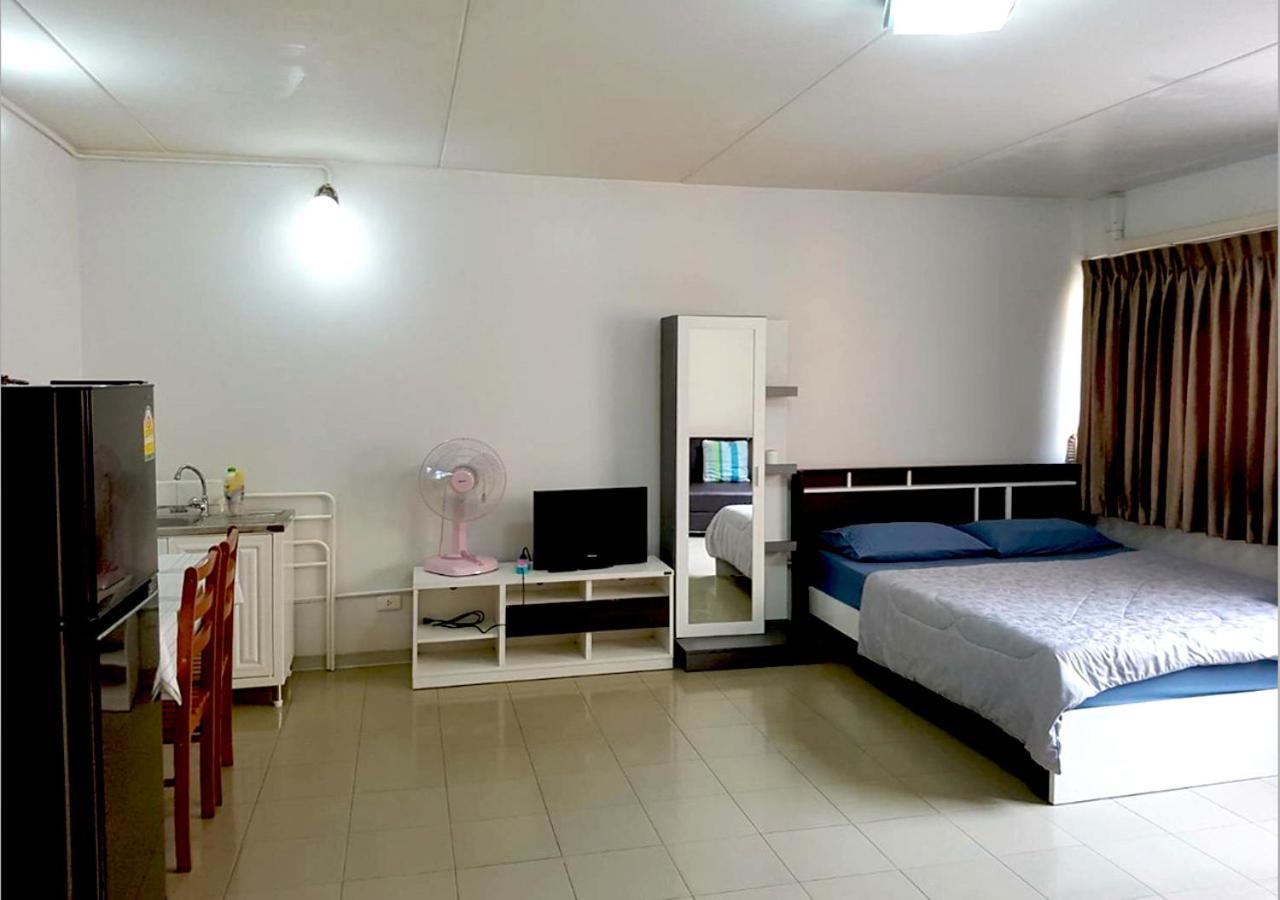 One-Bedroom Apartment - Photo 11