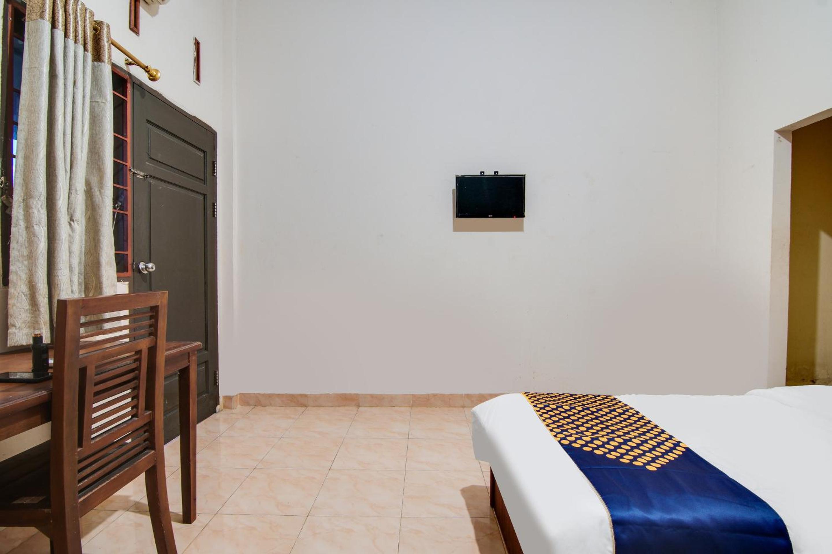 Economy Twin Room