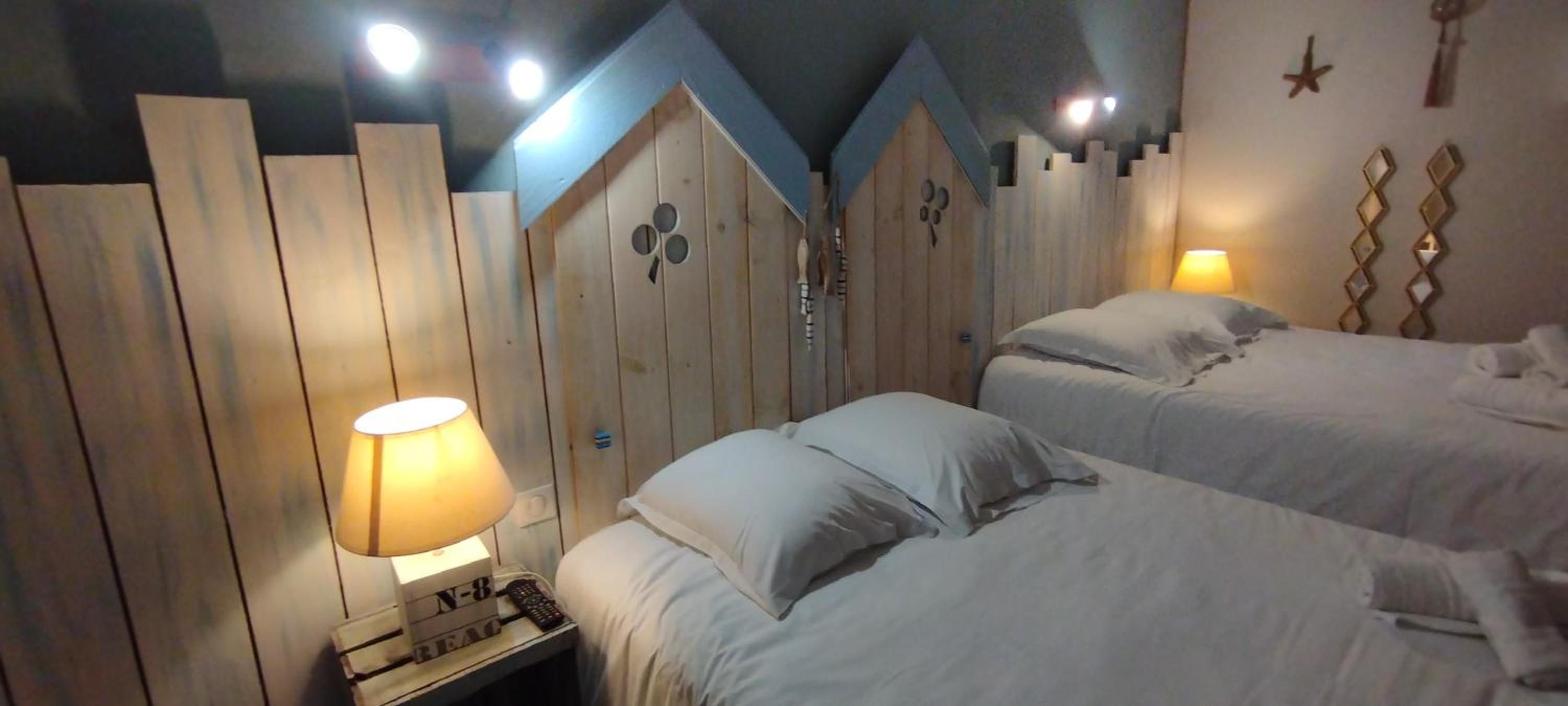 Quadruple Room with Garden View - Photo 9