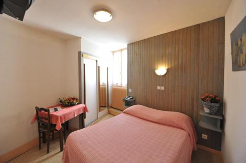 Budget Double Room photo 3