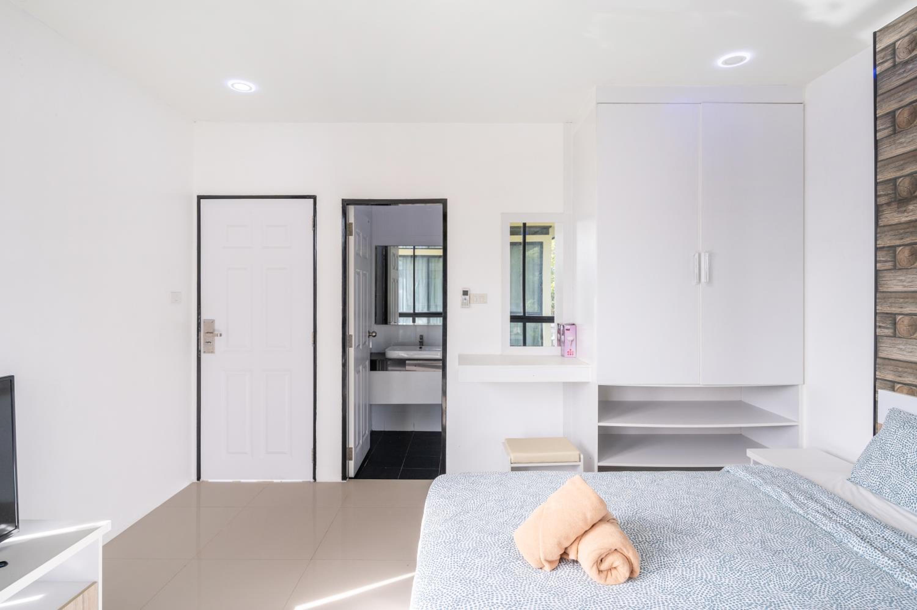 Three-Bedroom Villa - Photo 3