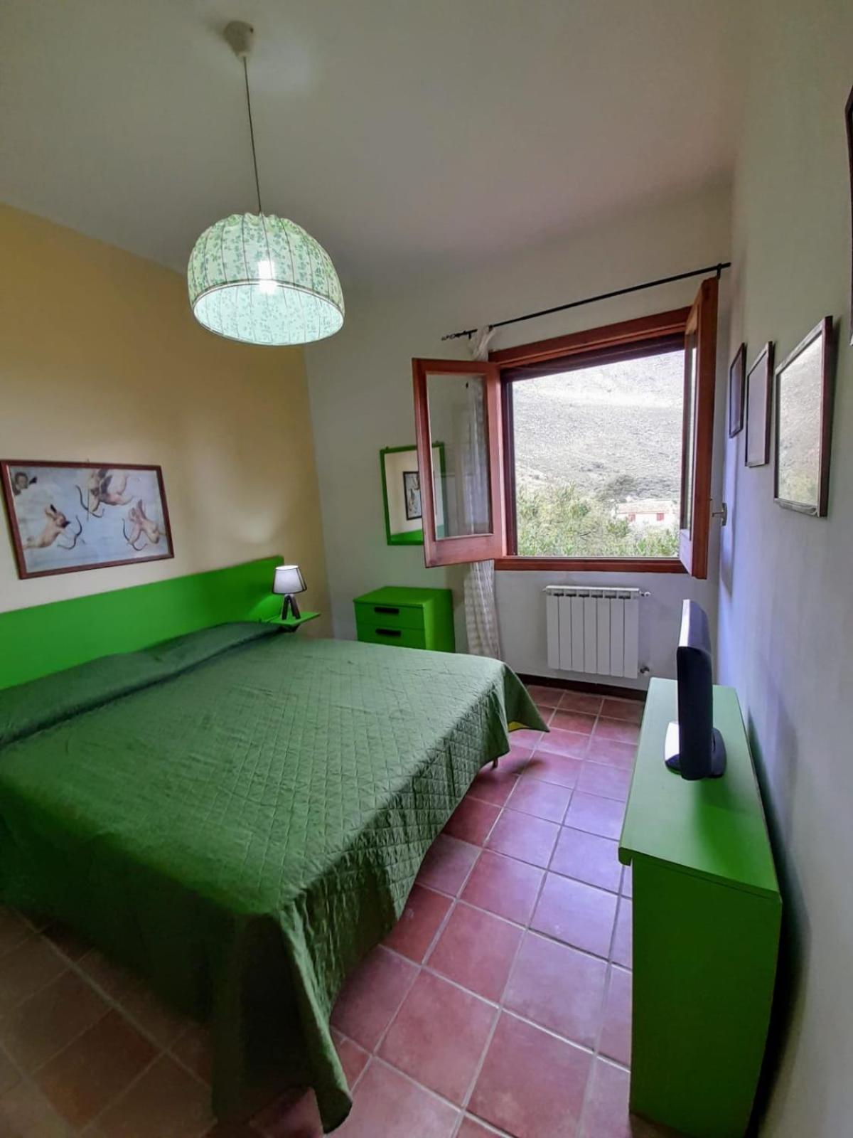 Standard Double Room with Shared Bathroom