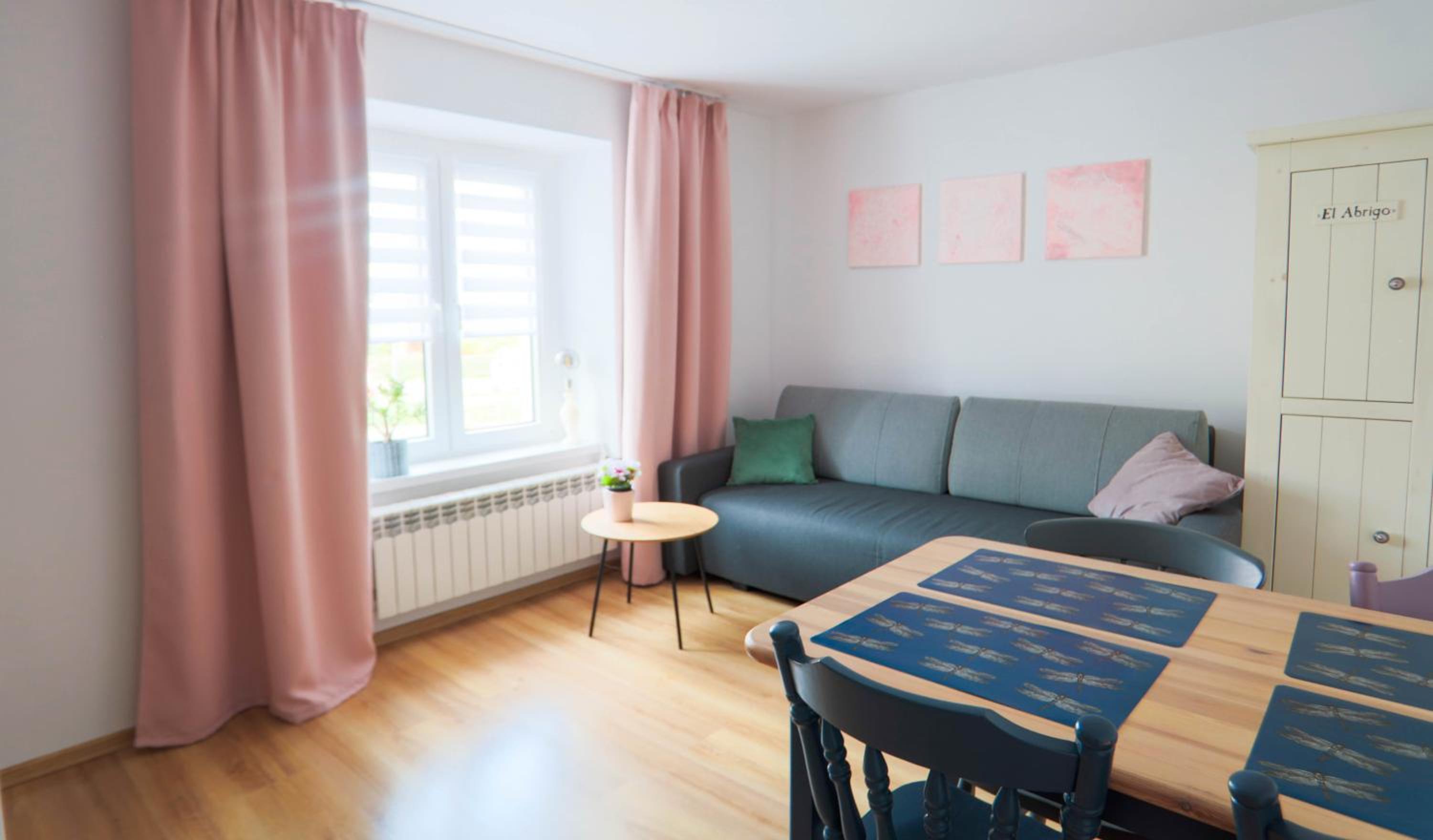 One-Bedroom Apartment photo 2