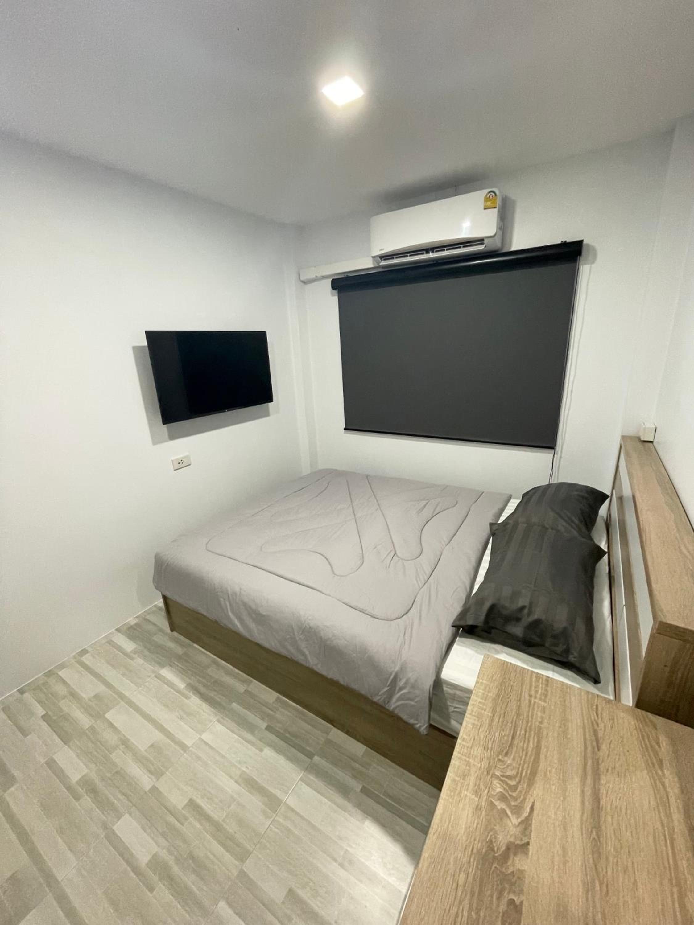Standard Queen Room