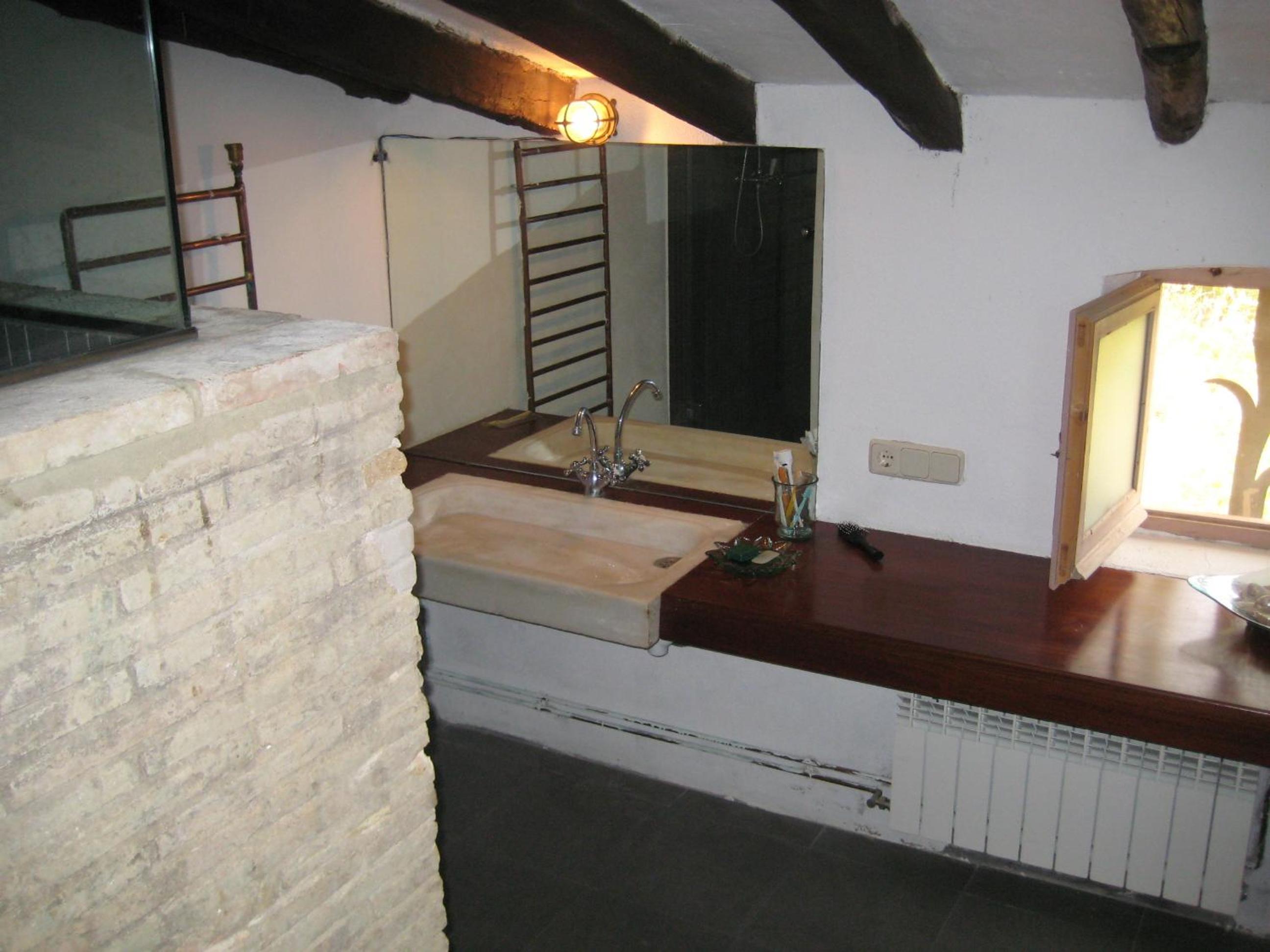 Four-Bedroom House (12 Adults)