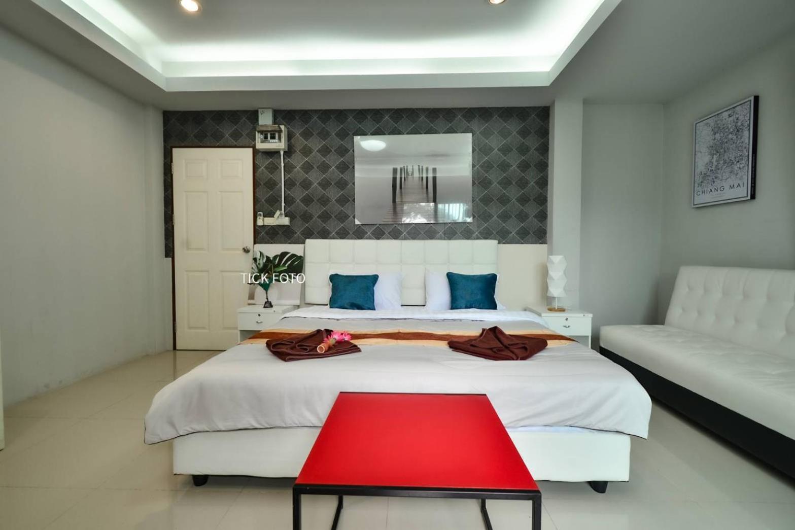 King Studio with Sofa Bed - Photo 4