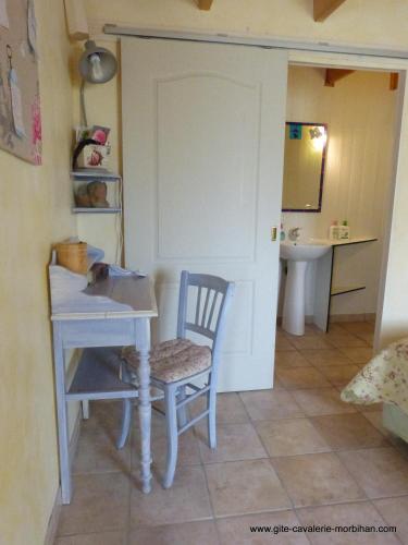 Family Room - Photo 7