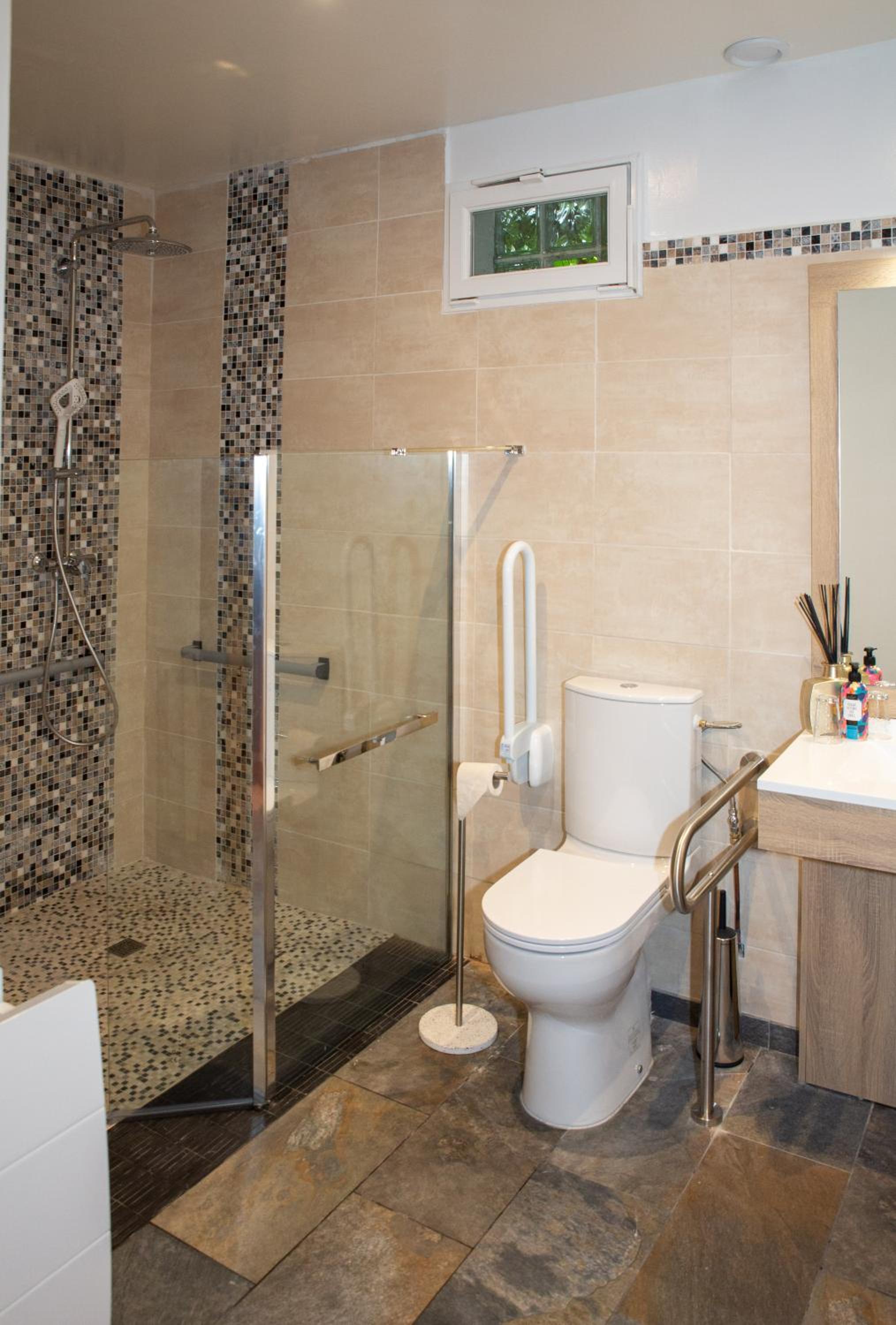 Double Room - Disability Access photo 3