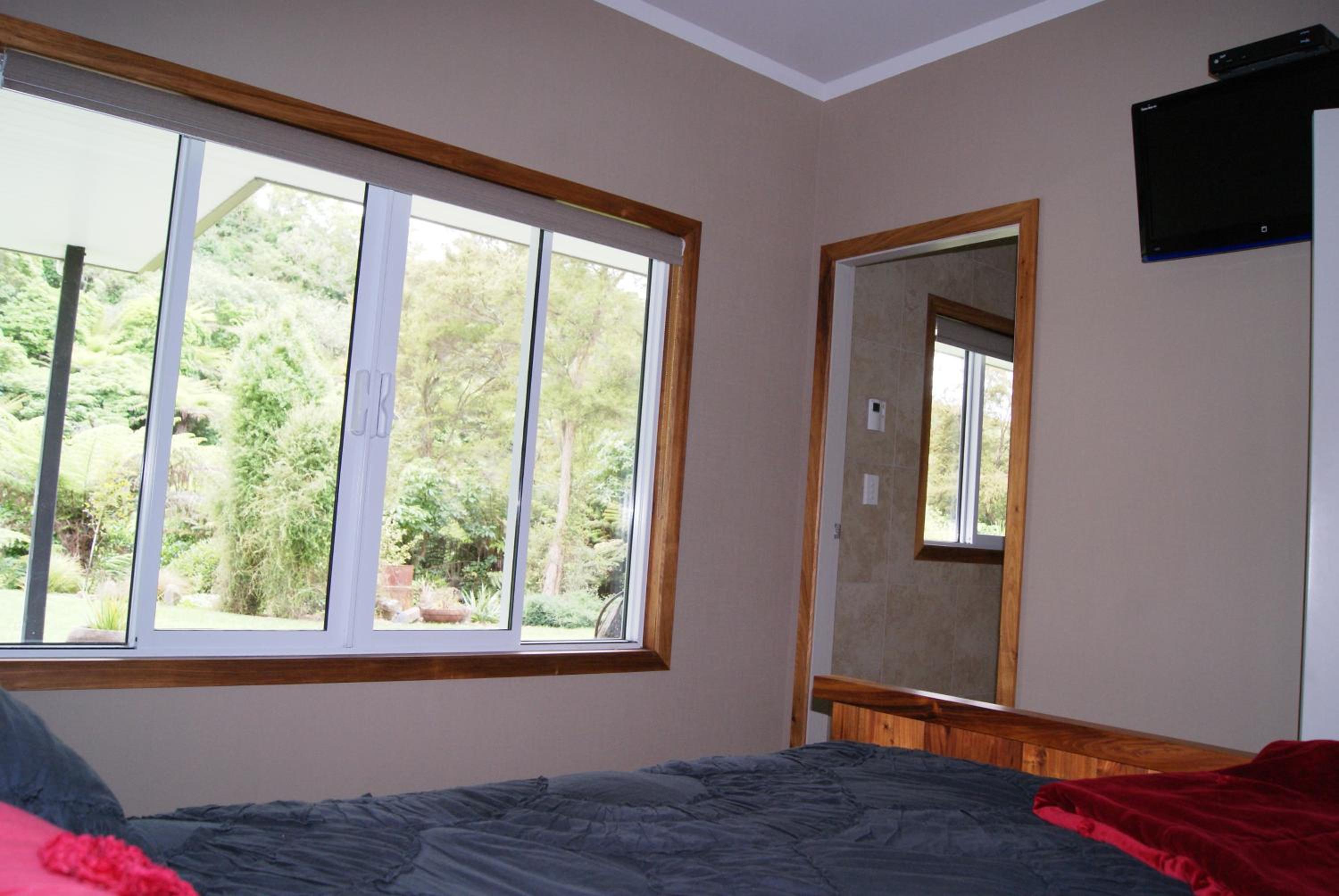 Queen Room with Private Bathroom photo 2