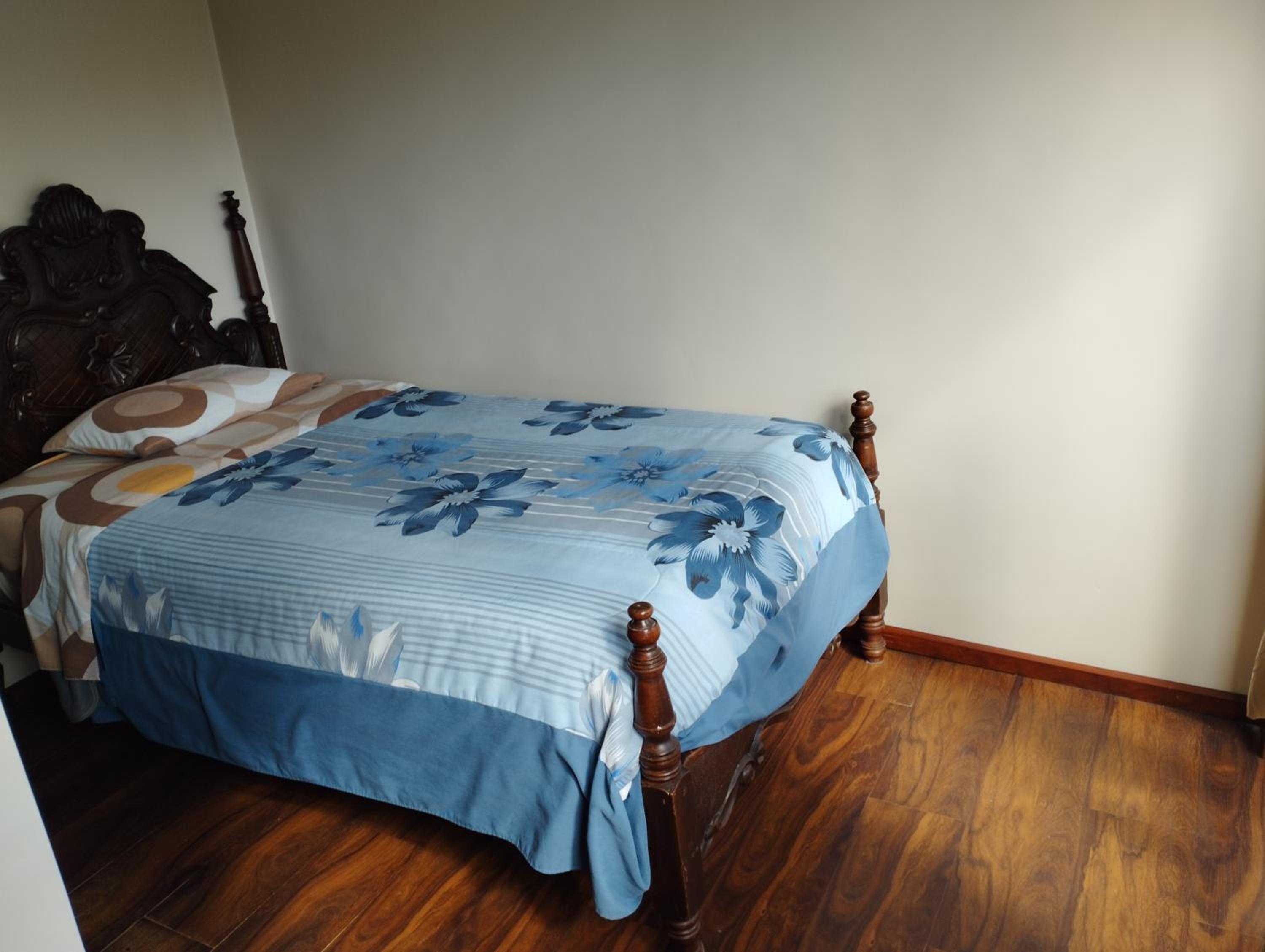 Single Room with Private Bathroom photo 2