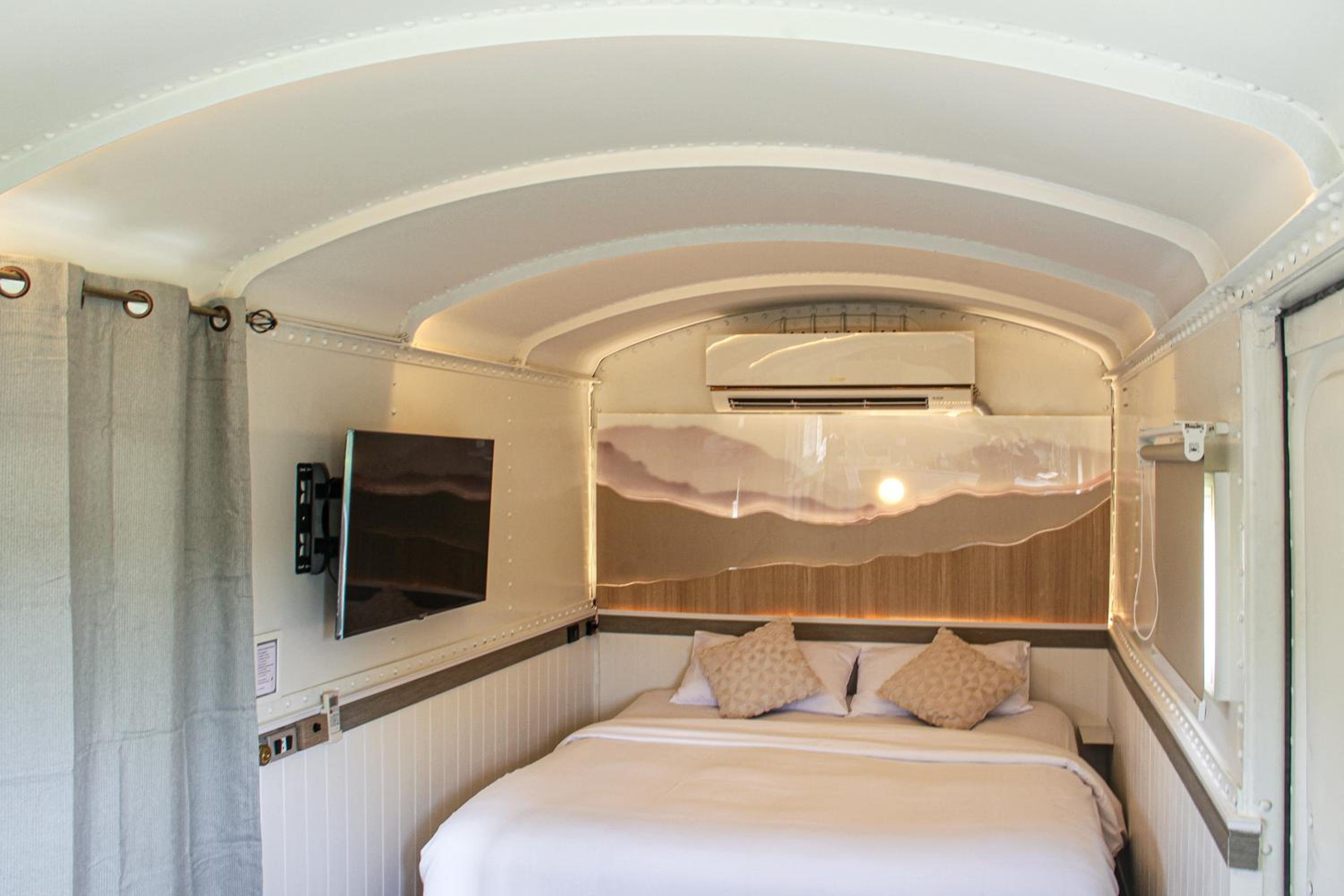 Deluxe King Suite - Photo 29