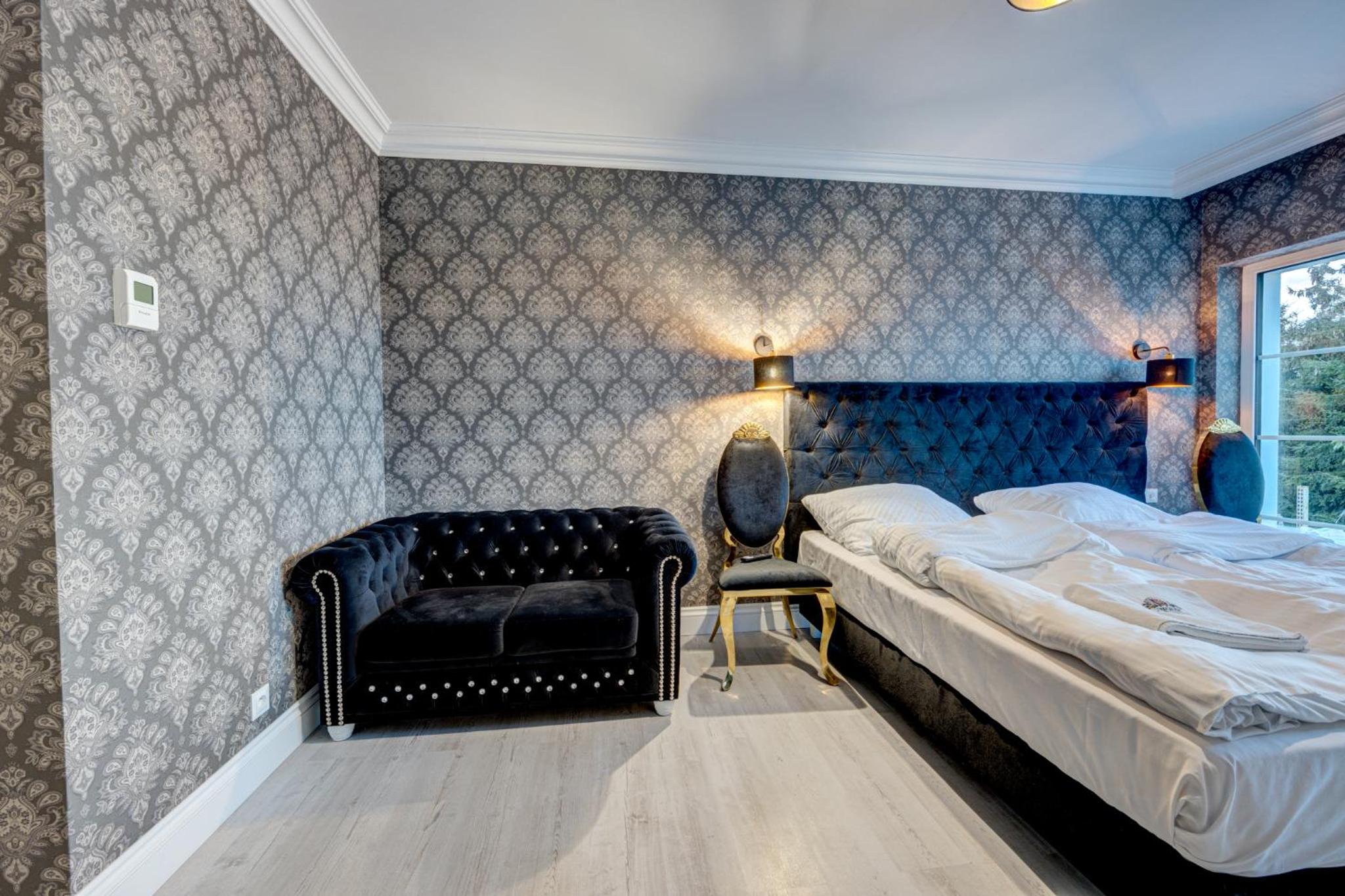 Deluxe Family Room - Photo 2