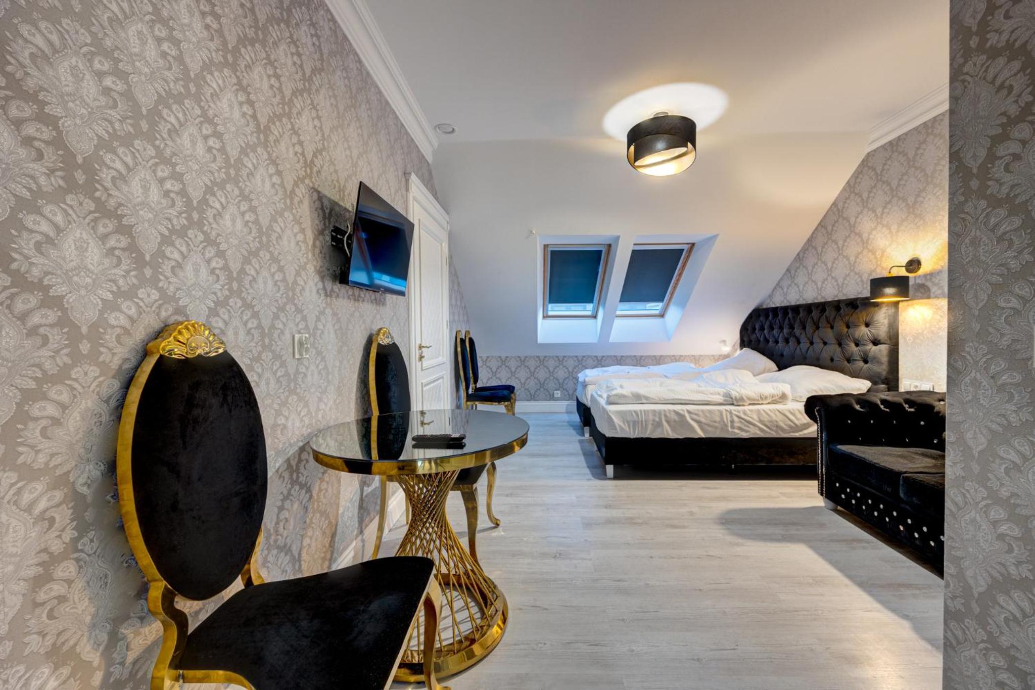 Deluxe Family Room photo 1