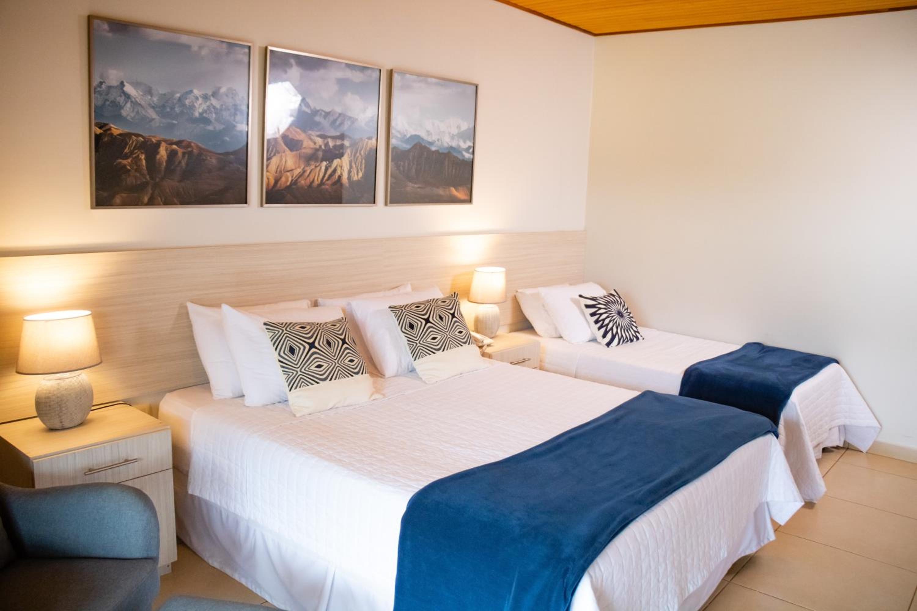 Triple Room with Pool View photo 2