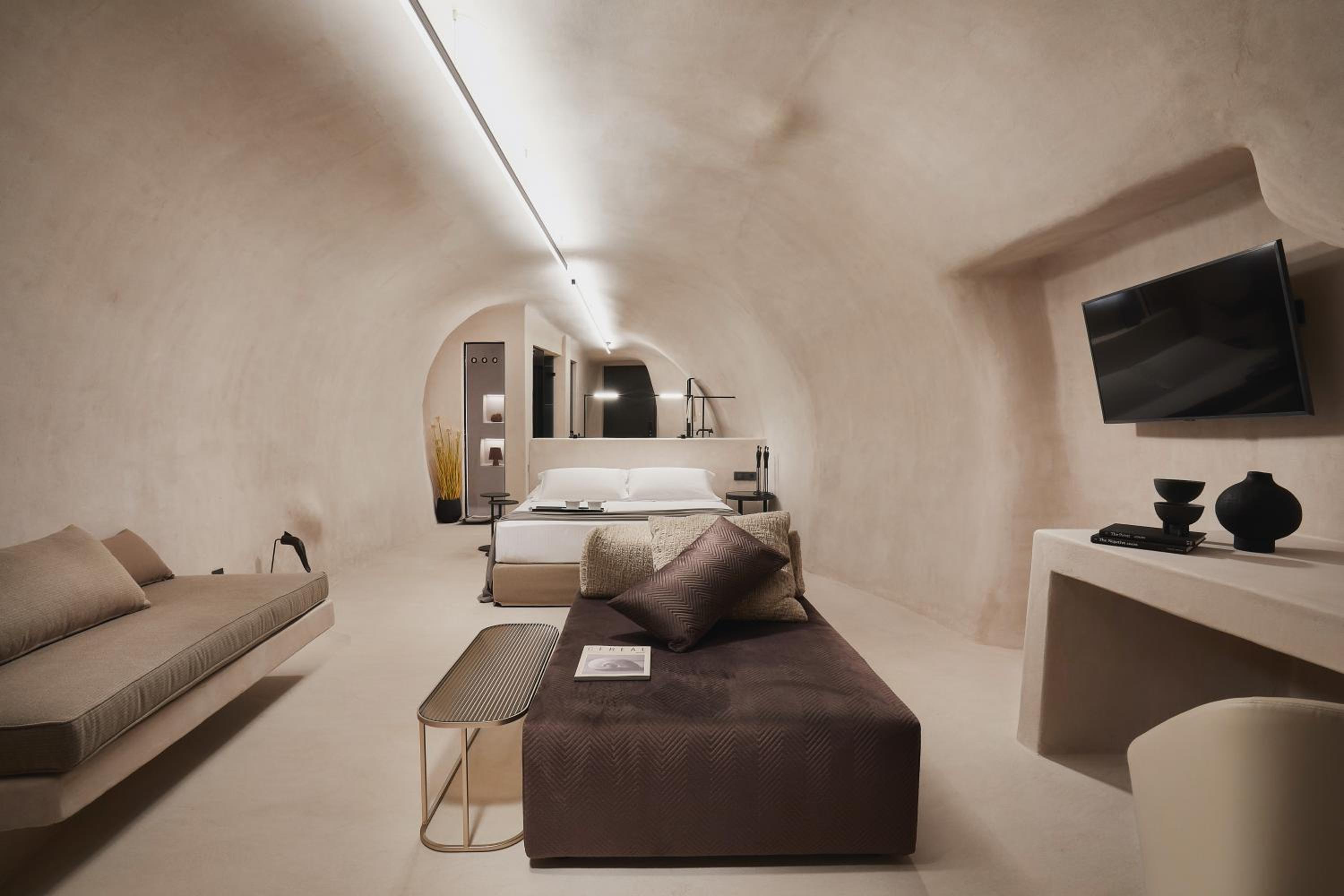 Astral Cave Suite with Private Jacuzzi-Caldera View