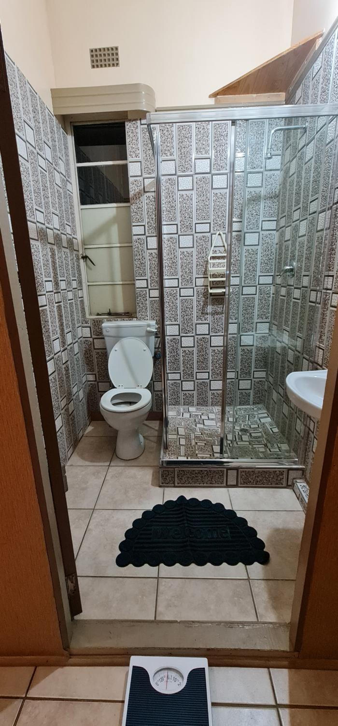 Double or Twin Room with Private Bathroom - Photo 11