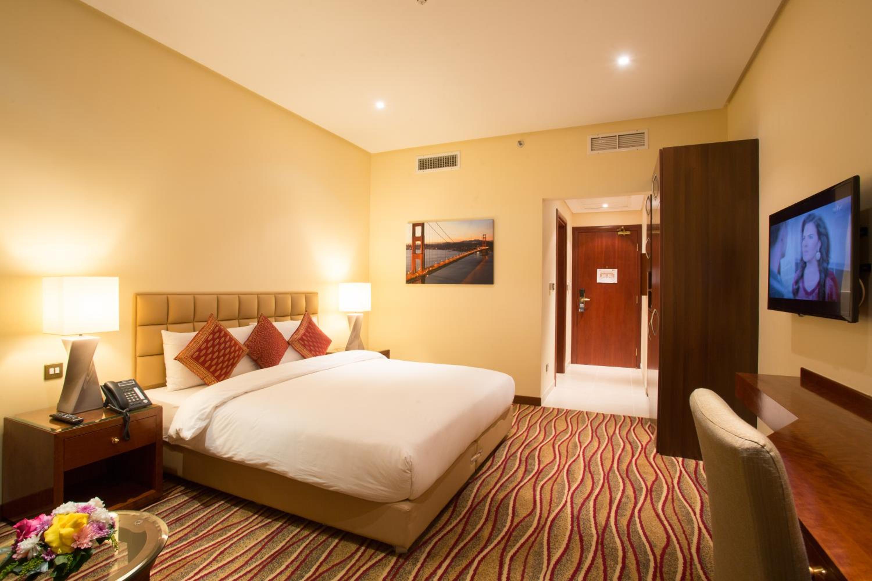Deluxe King Room photo 1