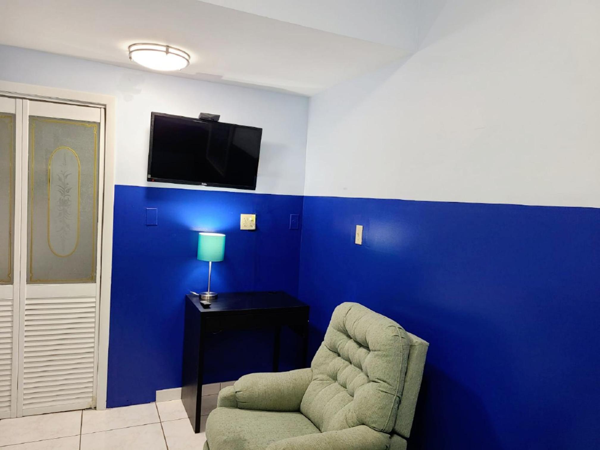 Budget Double Room photo 3