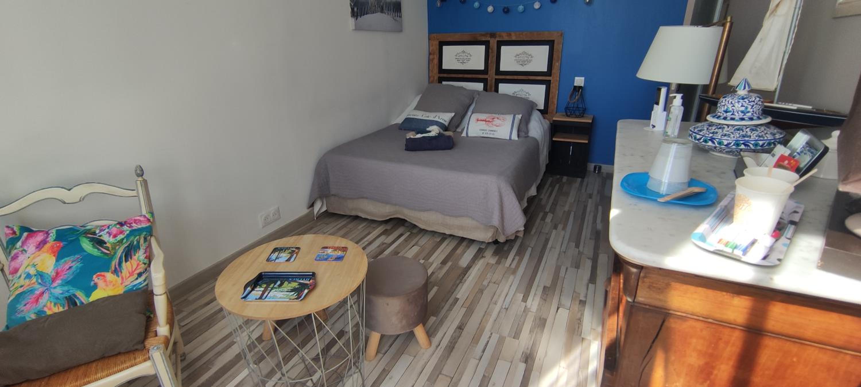 Double Room with Shared Bathroom photo 3