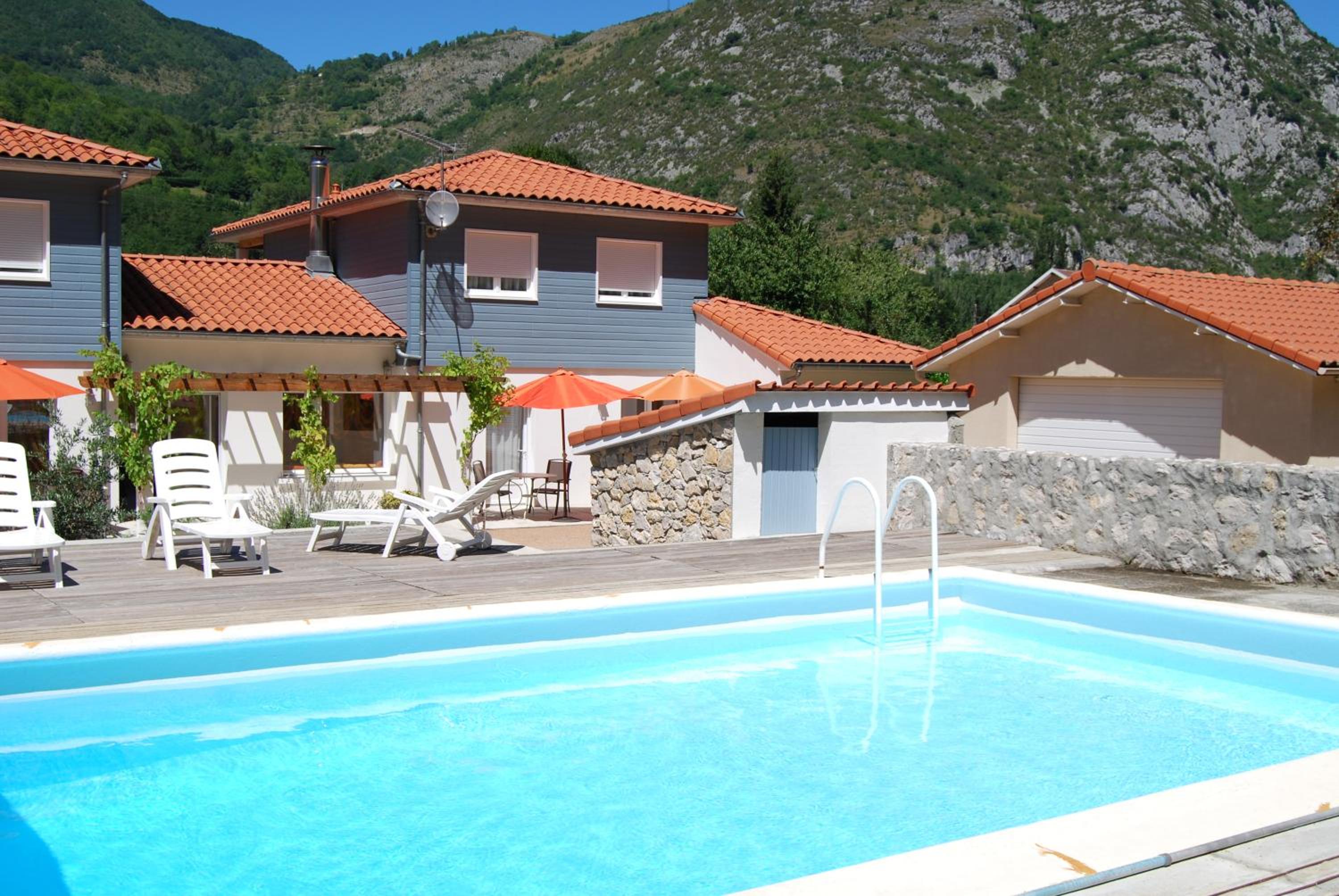 Apartment with Pool View  photo 2