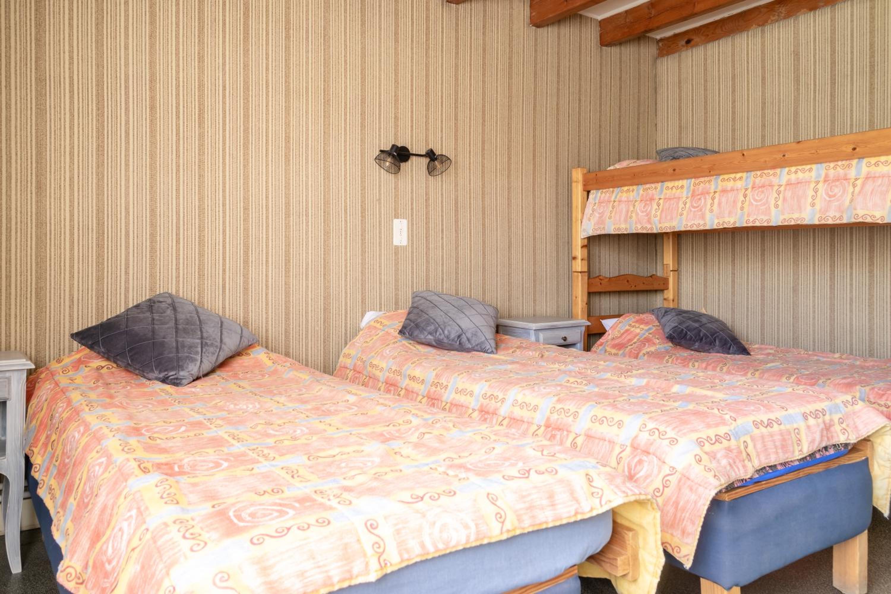 Quadruple Room with Mountain View - Photo 6