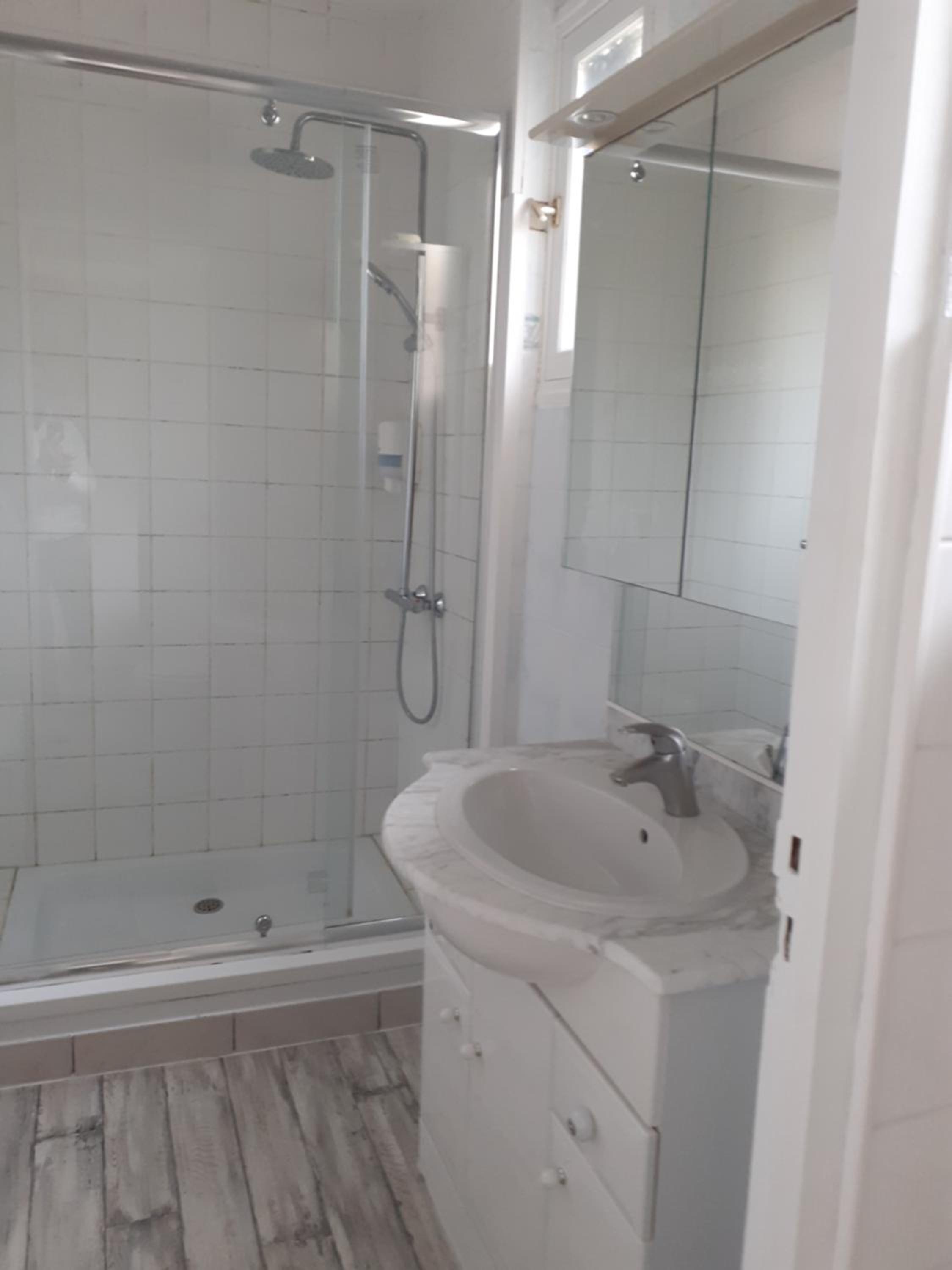Twin Room with Shared Bathroom photo 3