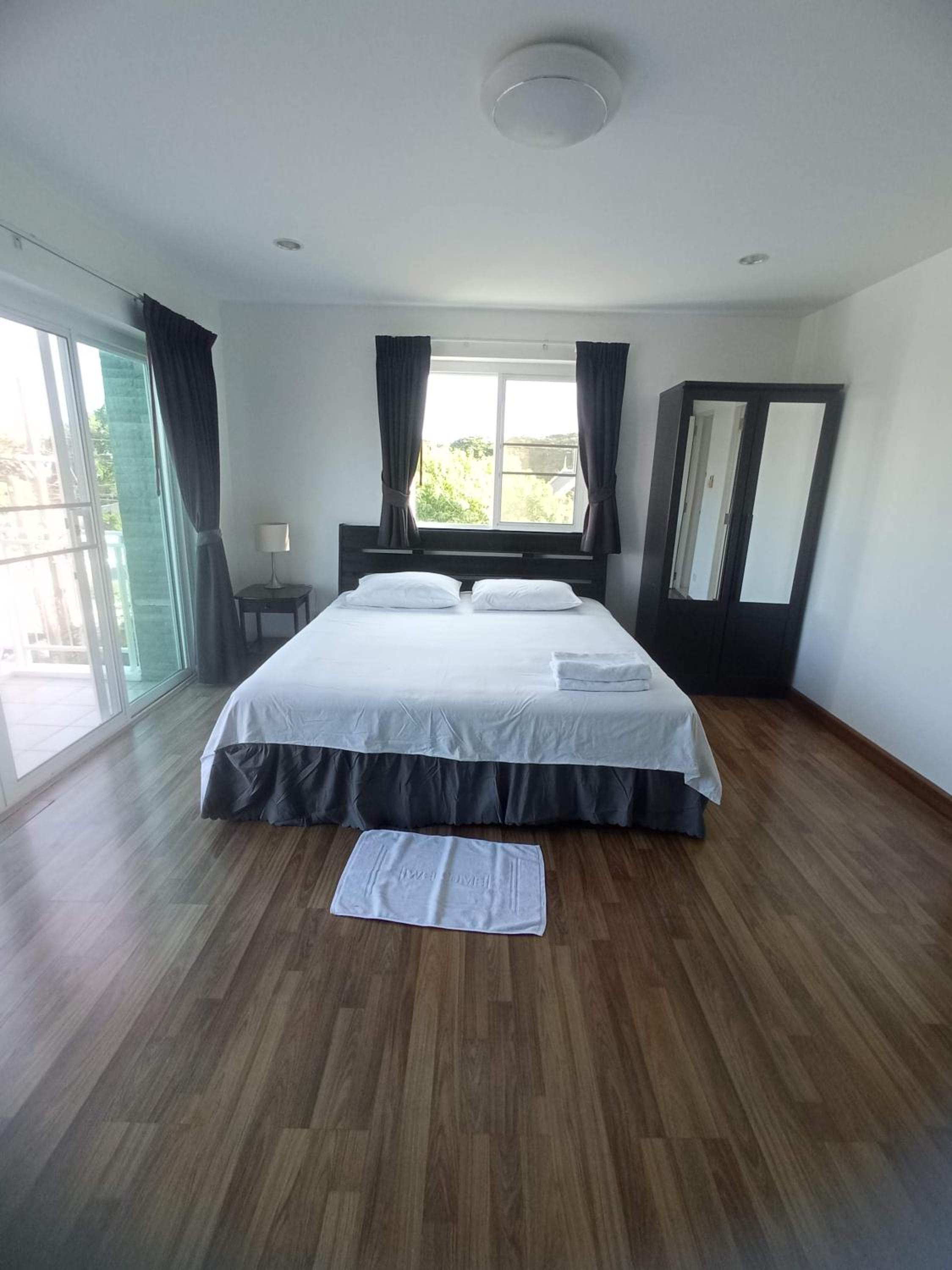 Deluxe King Room photo 1