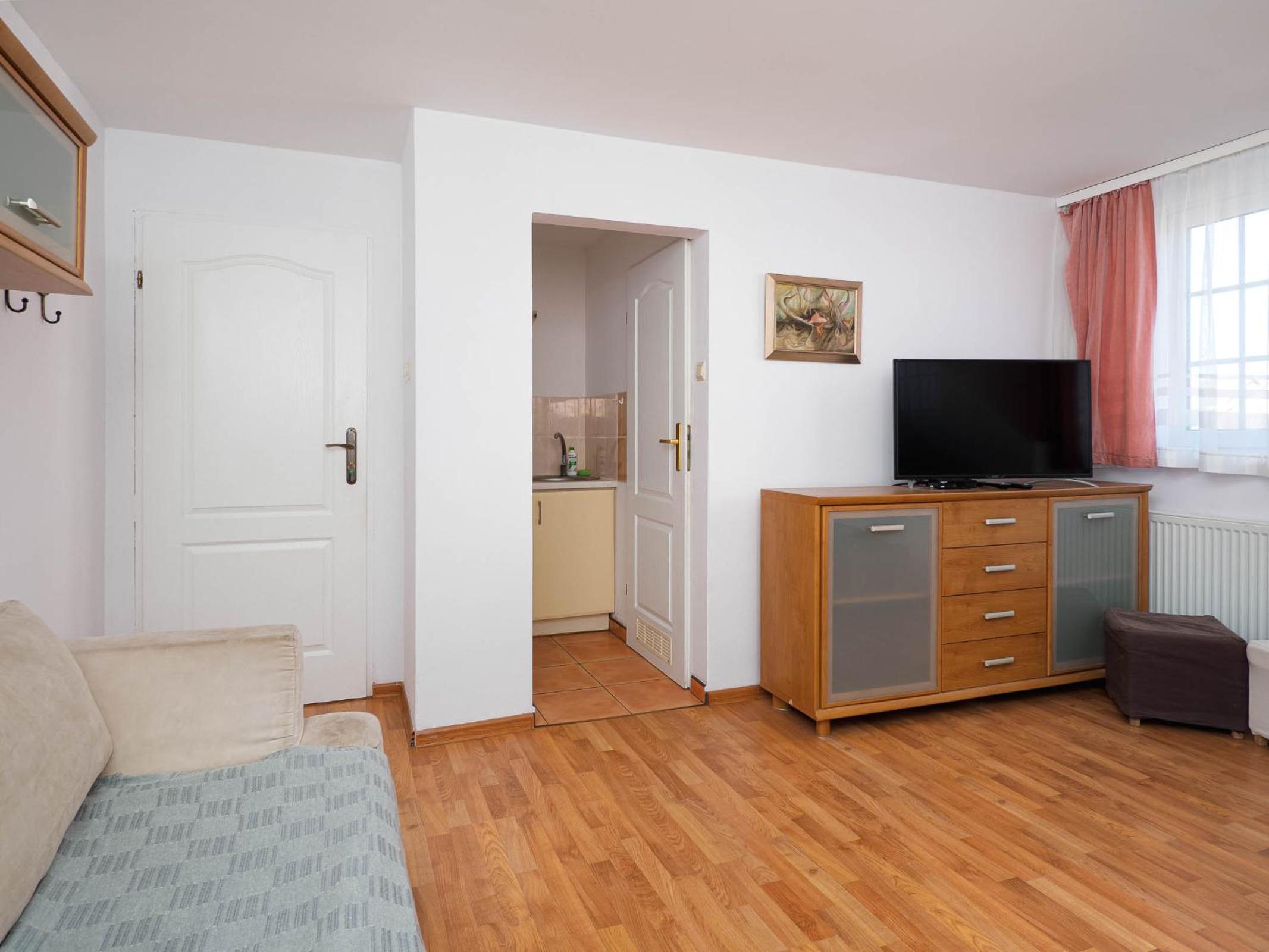 Quadruple Room with Balcony - Photo 9