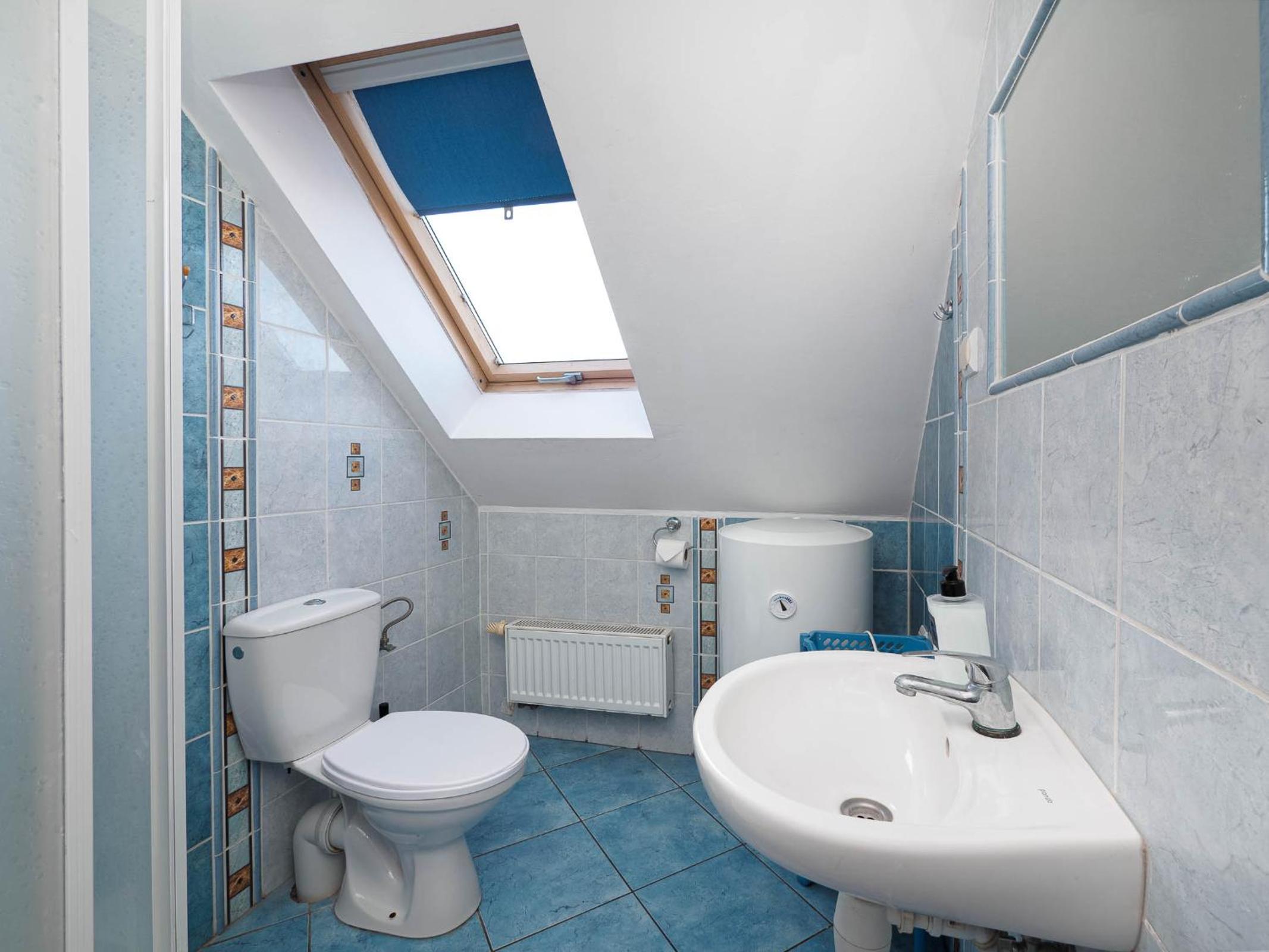 Quadruple Room with Balcony - Photo 3