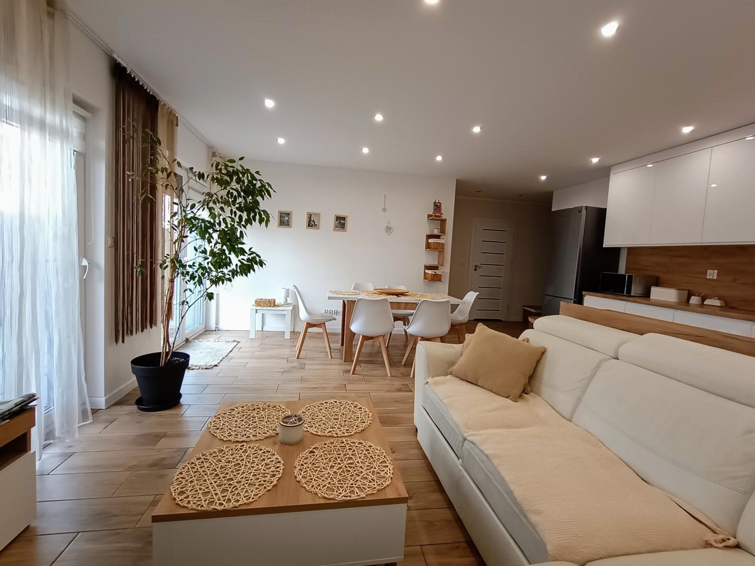 Apartment with Terrace - Photo 14