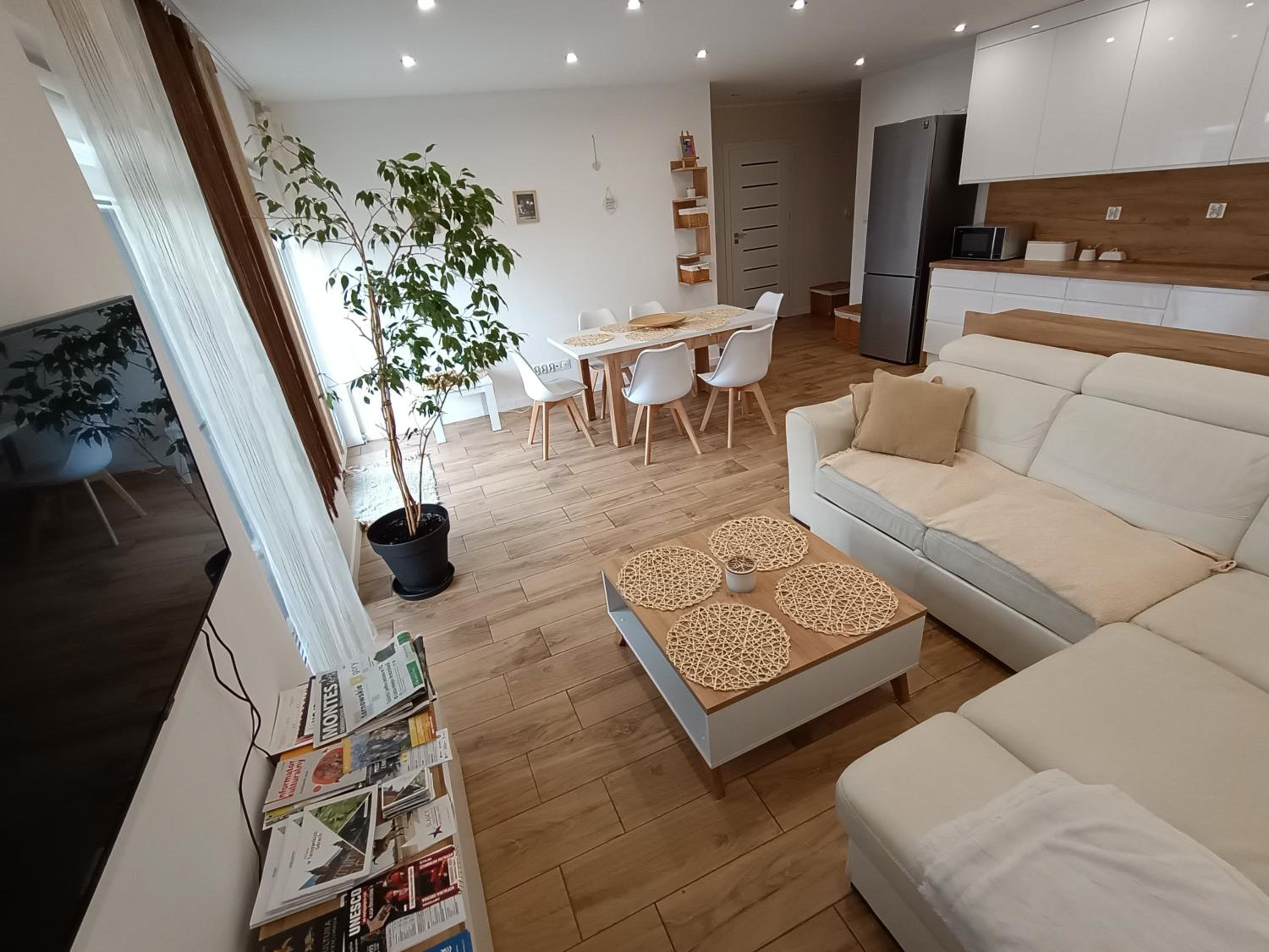 Apartment with Terrace - Photo 18
