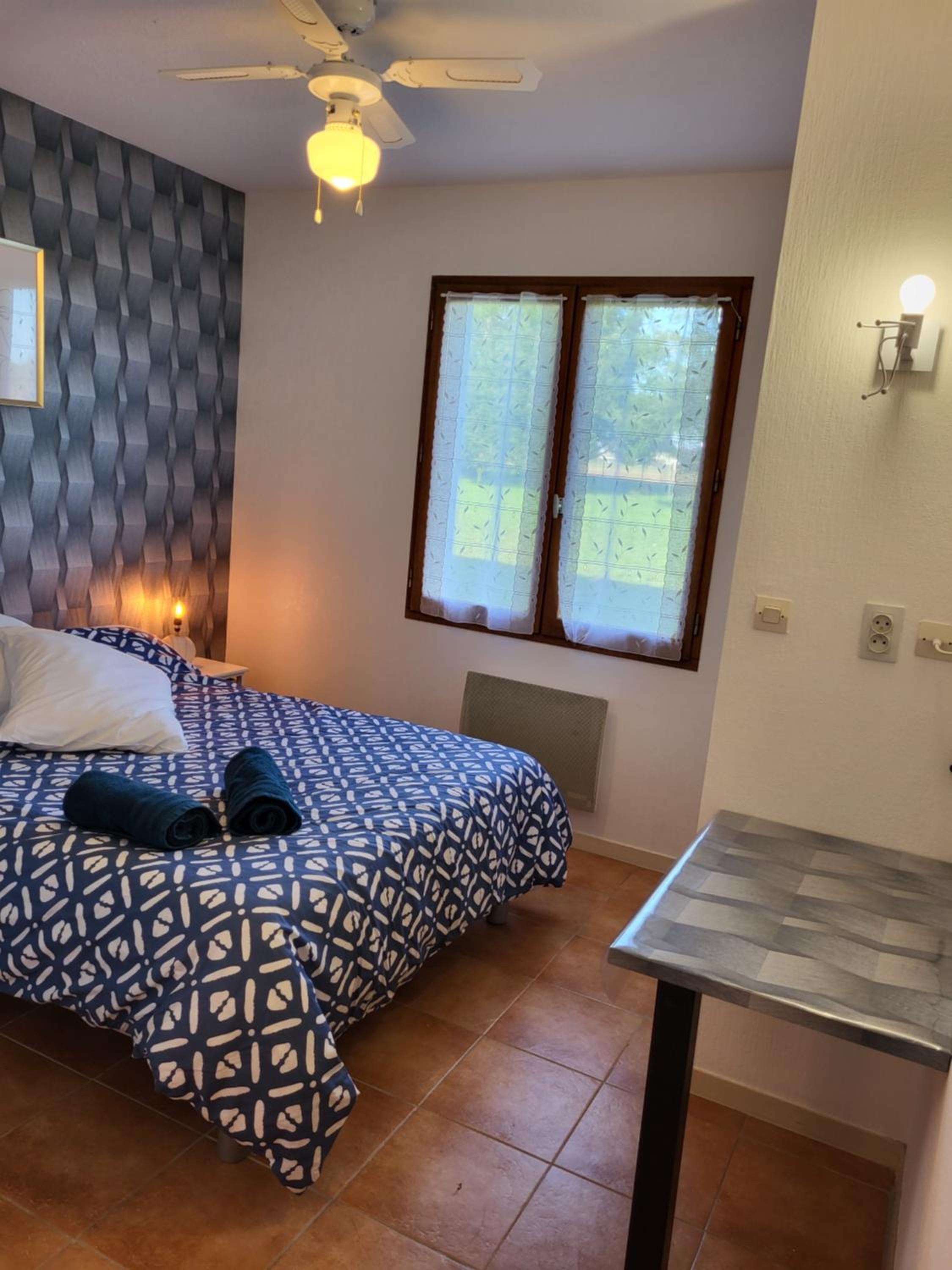 Double Room with Private Bathroom - Photo 7