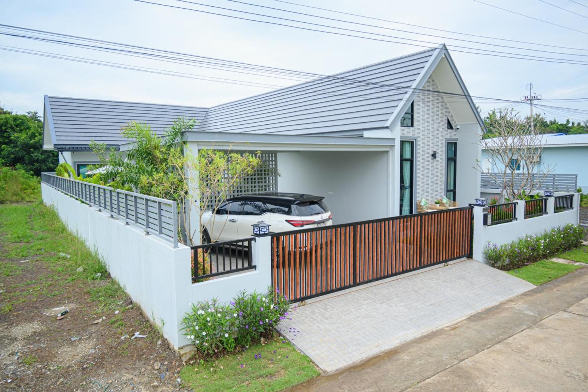 Four-Bedroom House - Photo 15