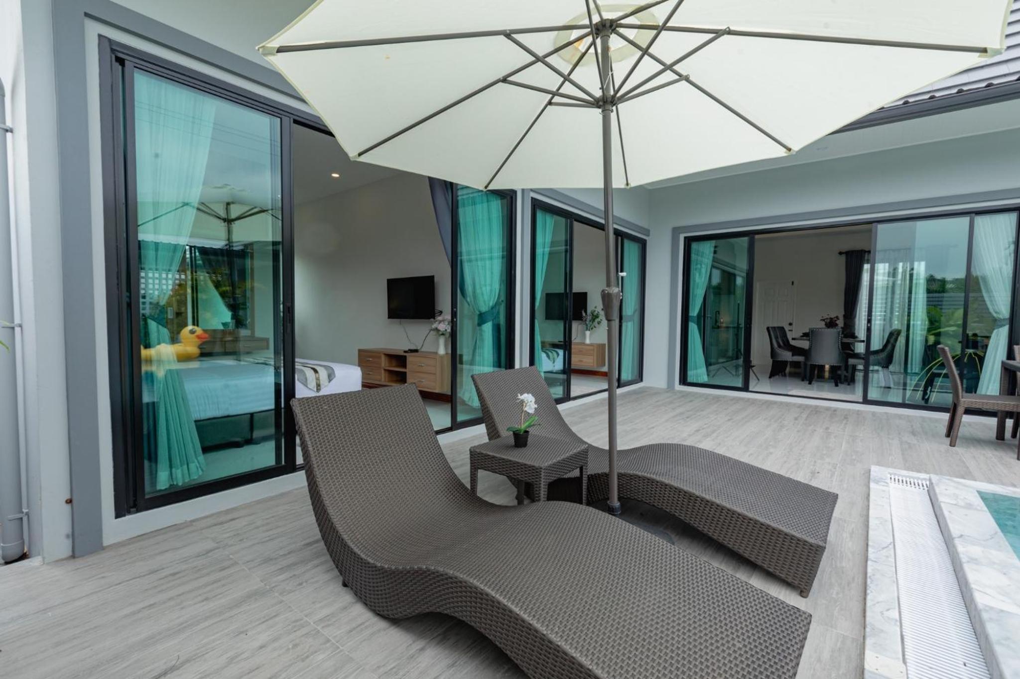 Four-Bedroom House - Photo 19