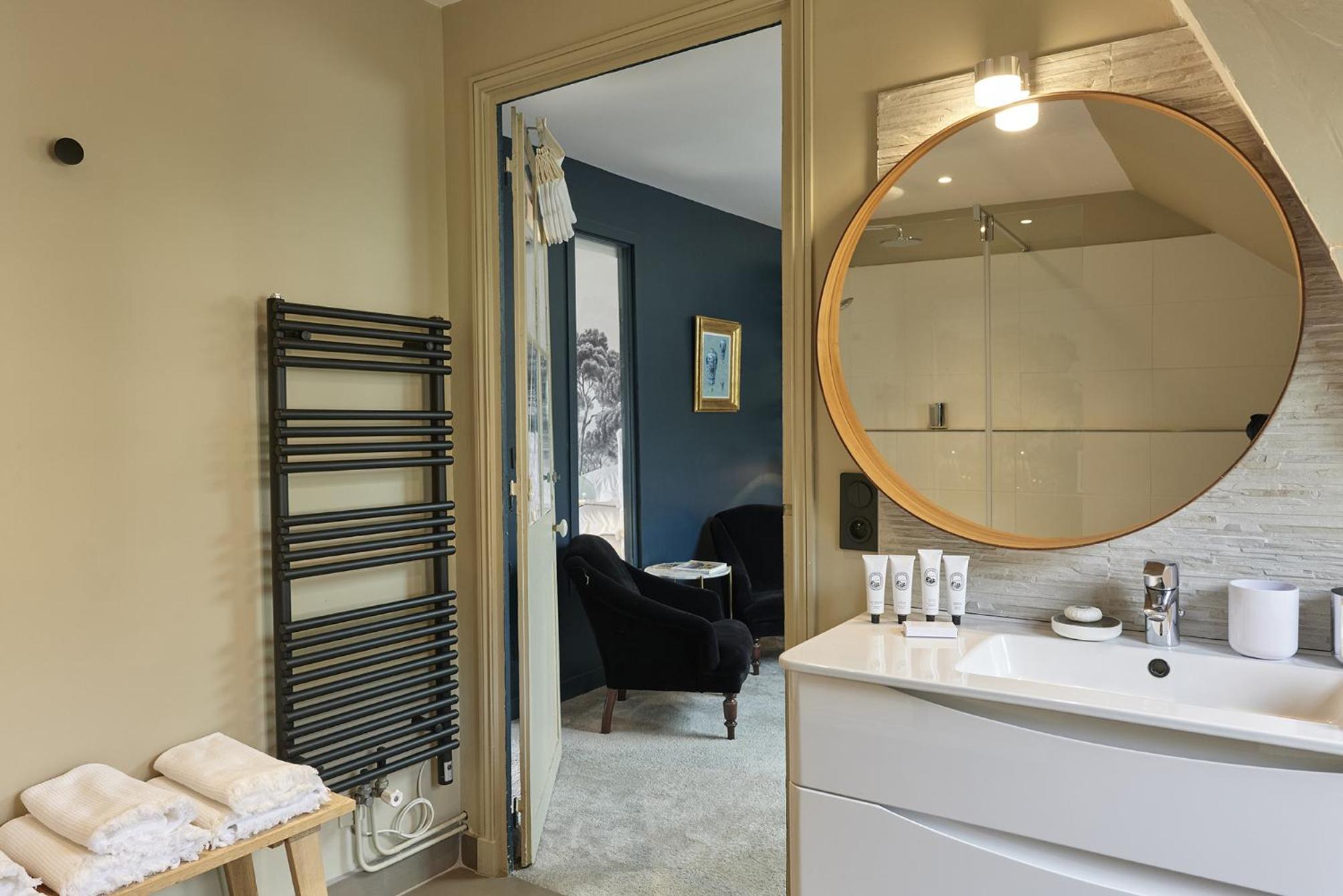 Two-Bedroom Apartment - Photo 11