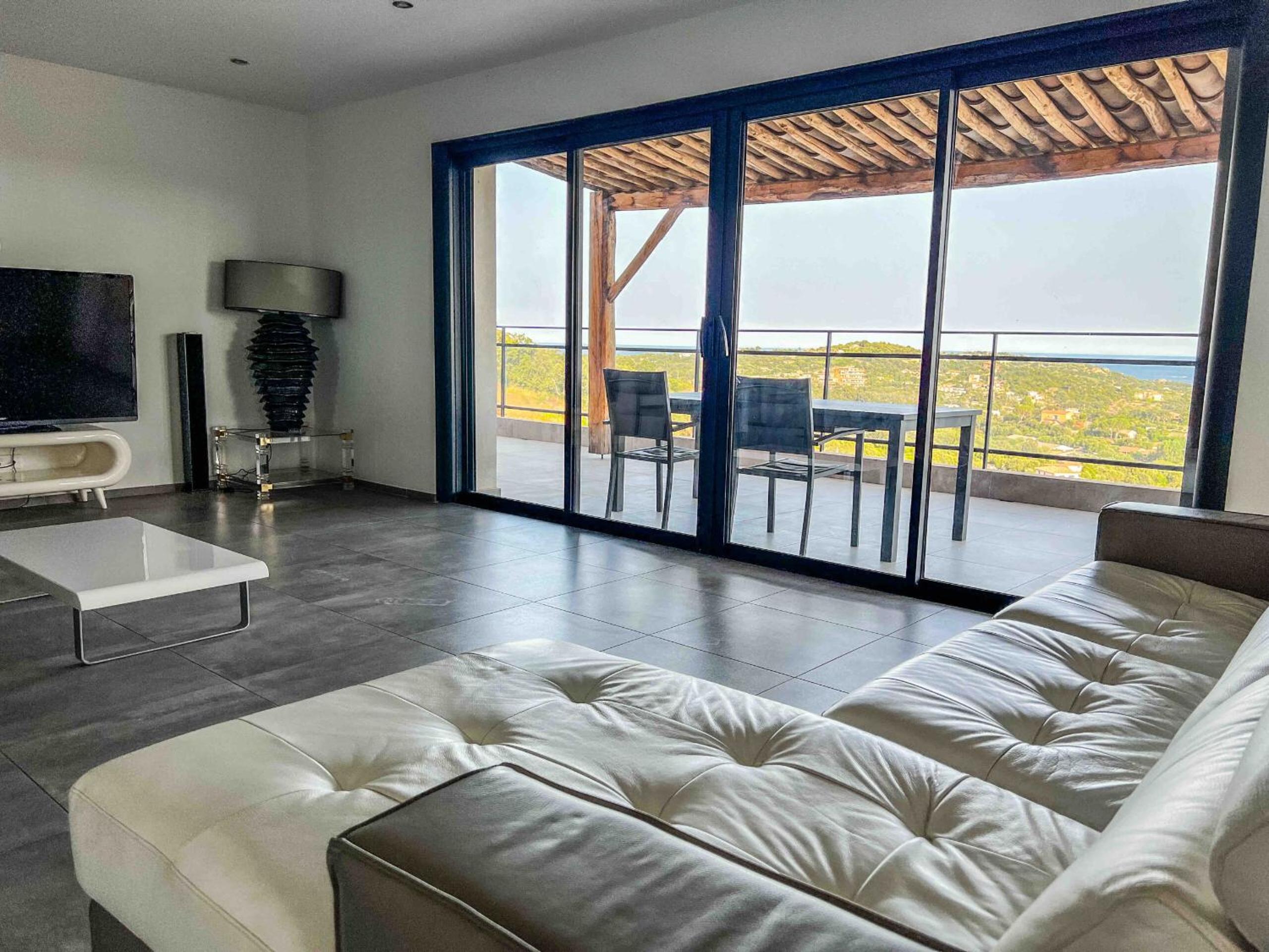 Four-Bedroom Villa Premium with Sea View photo 3