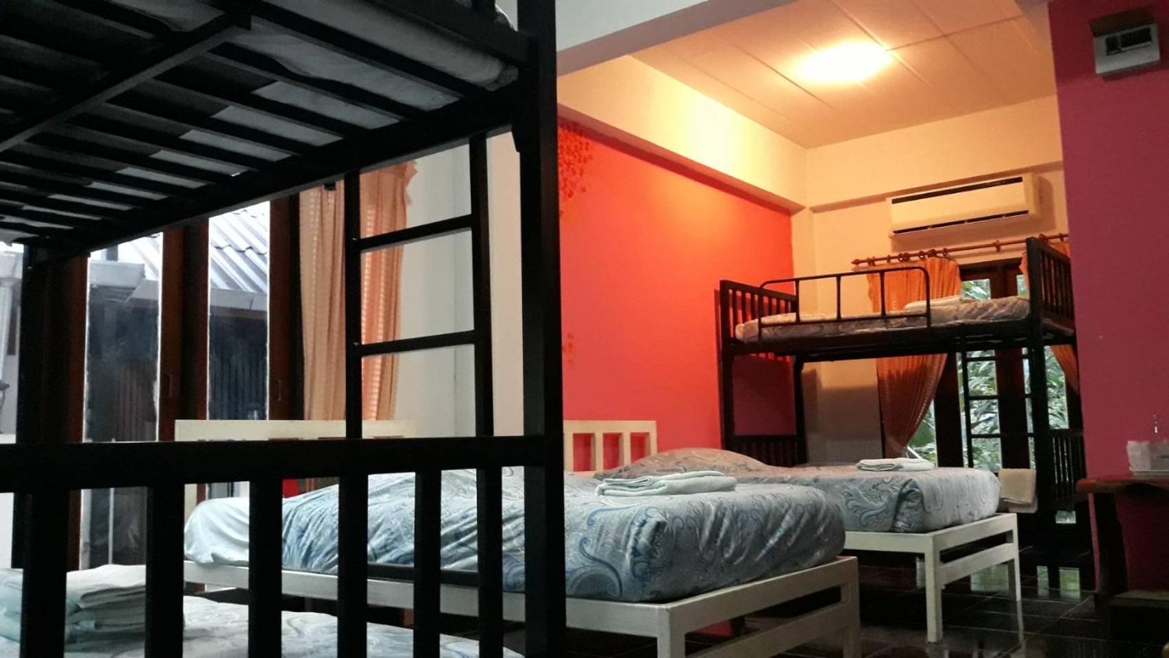 Bed in 6-Bed Dormitory Room photo 2