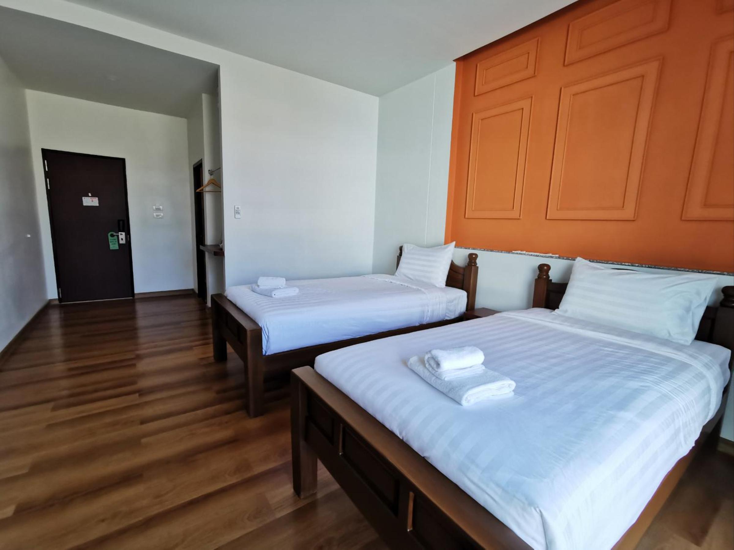 Twin Room with Balcony - Photo 3