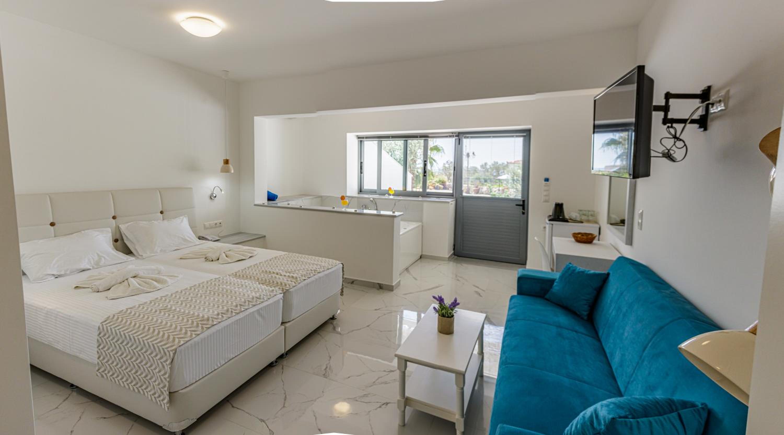 Suite with Hot Tub