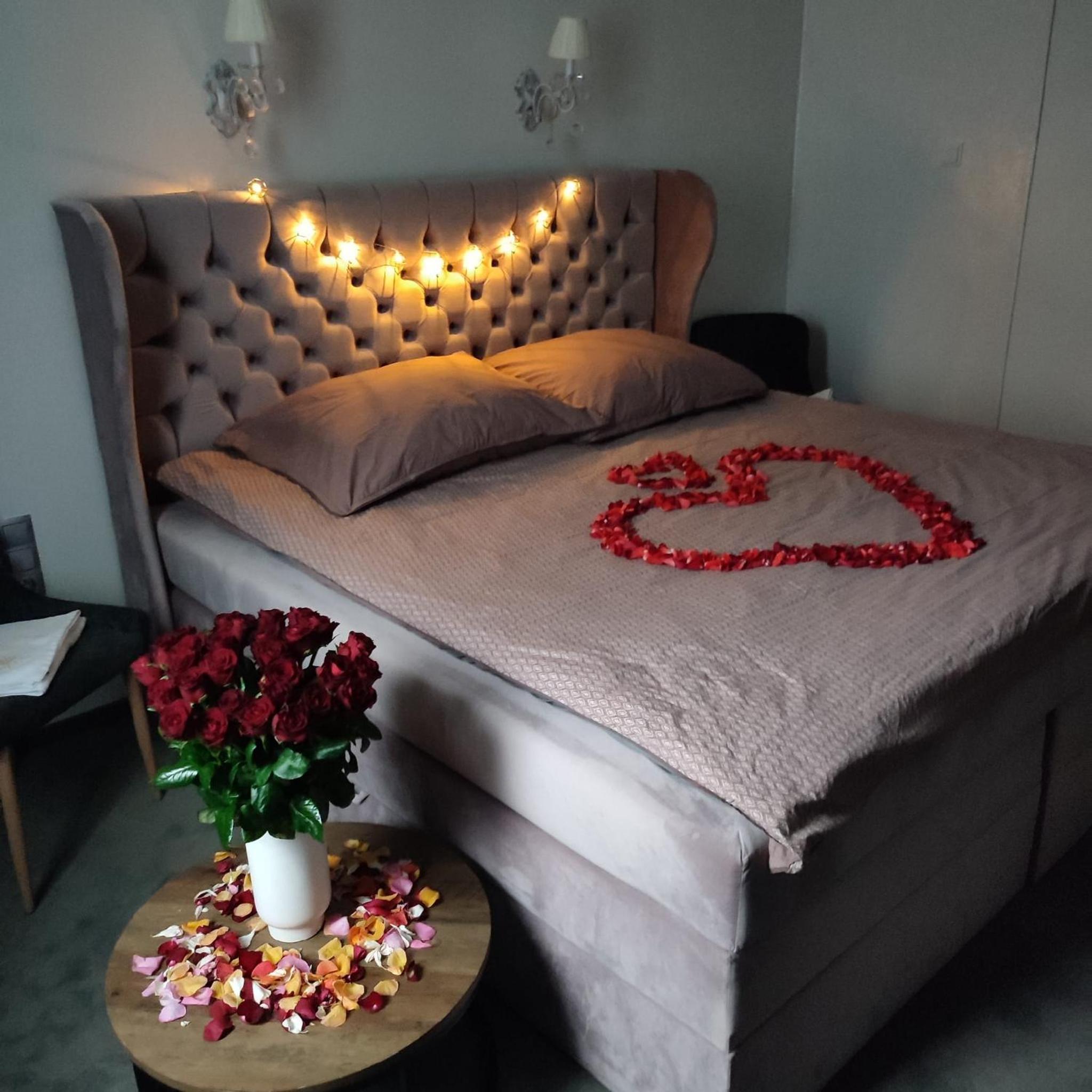 Large Double Room - Photo 7