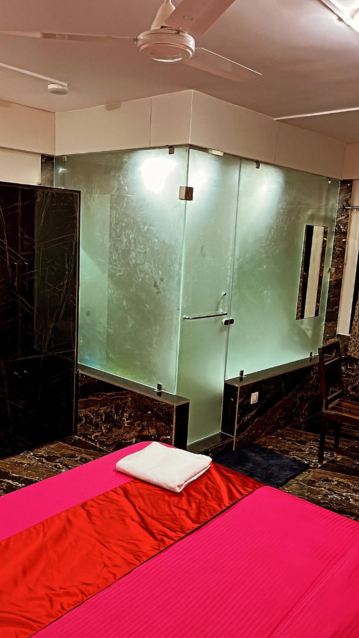 Deluxe King Suite