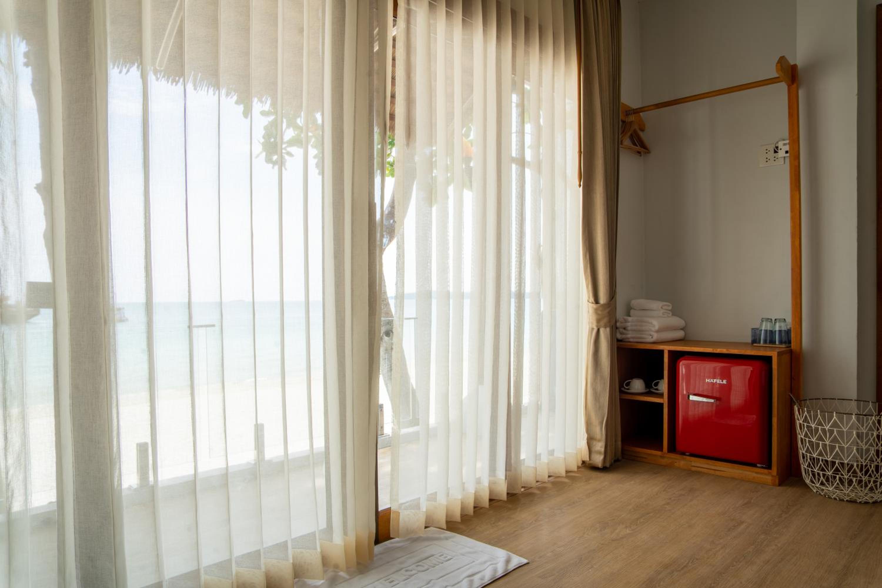  Beach Front Room with Bathtub - Photo 6